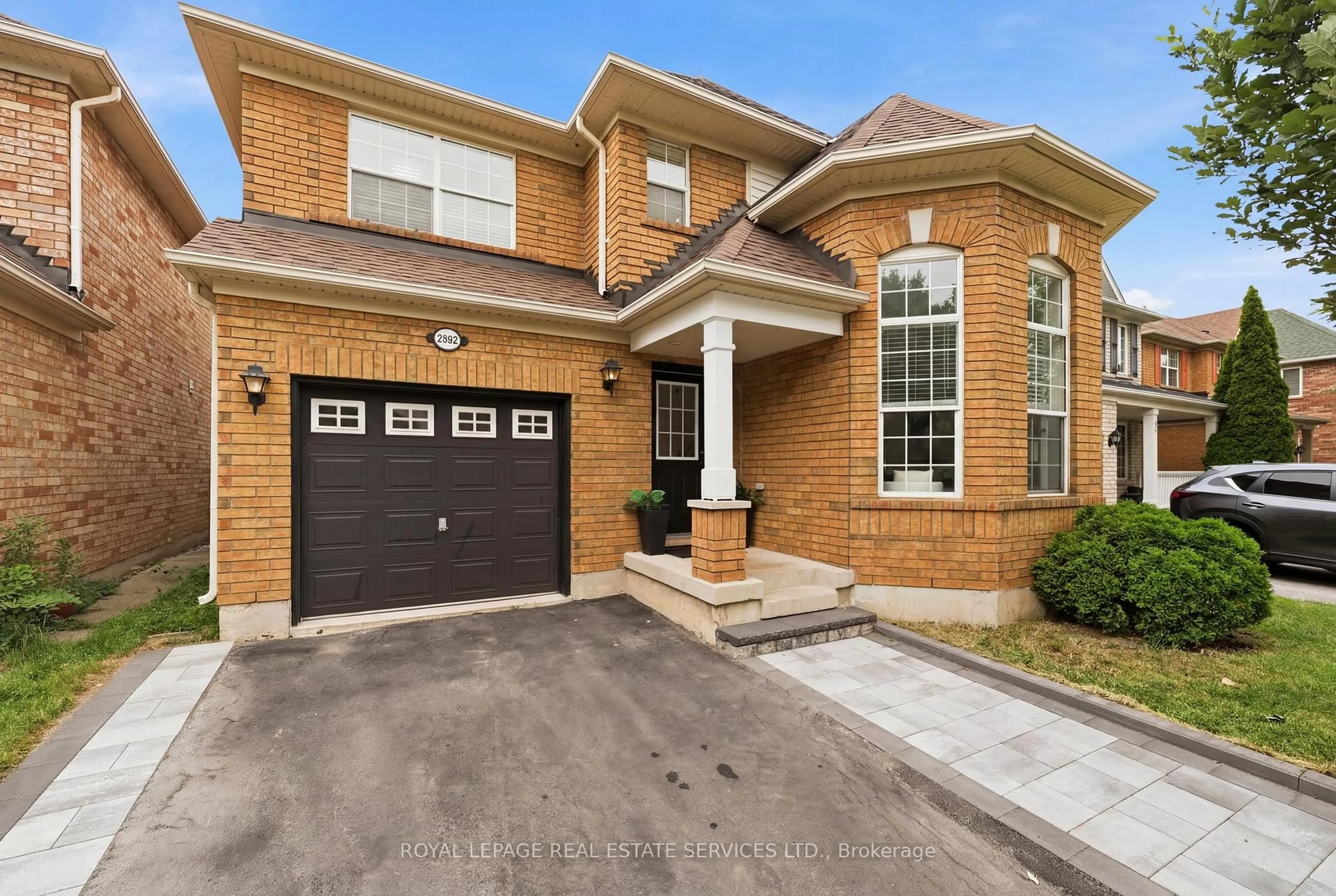 Home with brick exterior material, street for 2382 Falkland Cres, Oakville Ontario L6M 4Y1