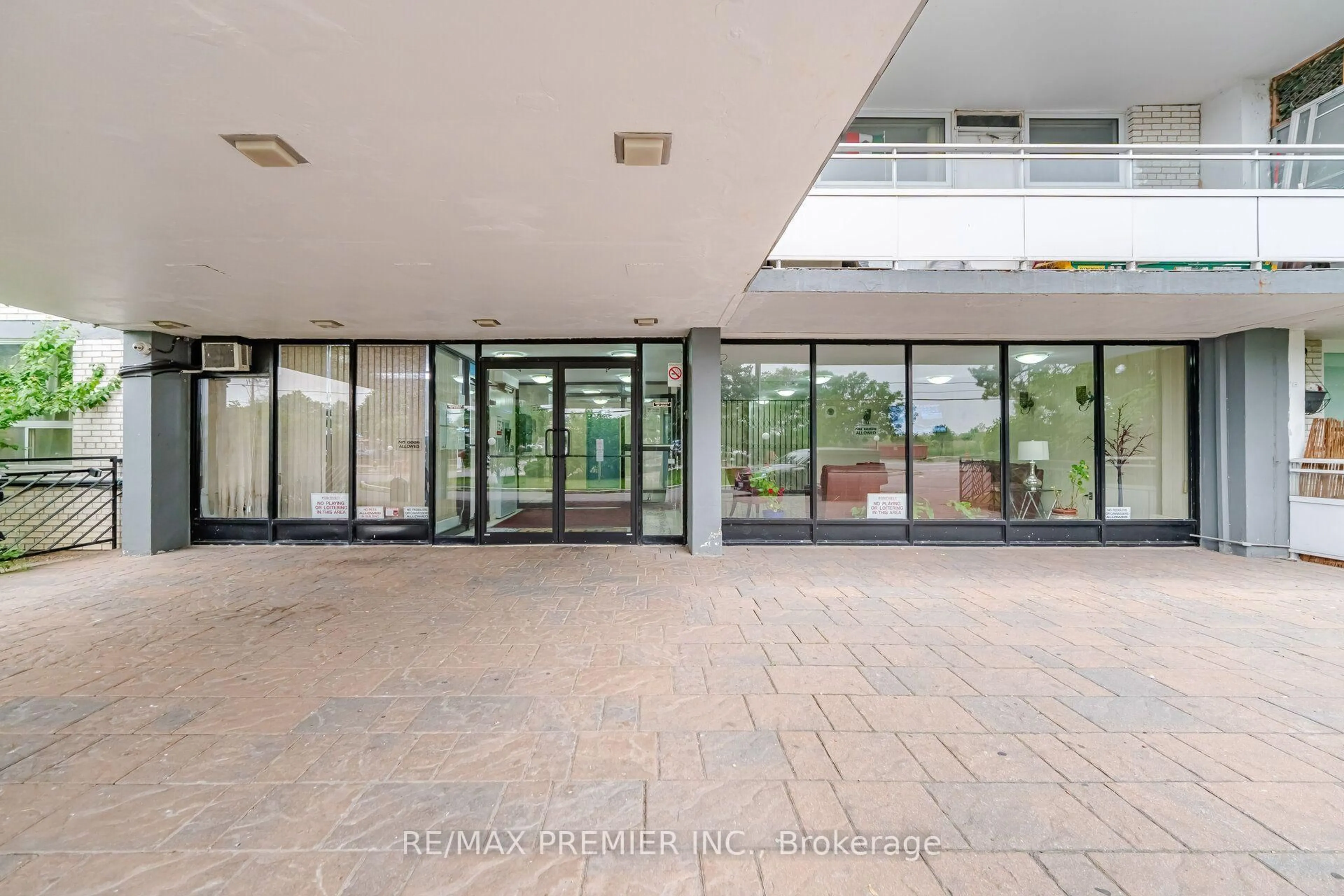 Indoor foyer for 3460 Keele St #107, Toronto Ontario M3J 1L9