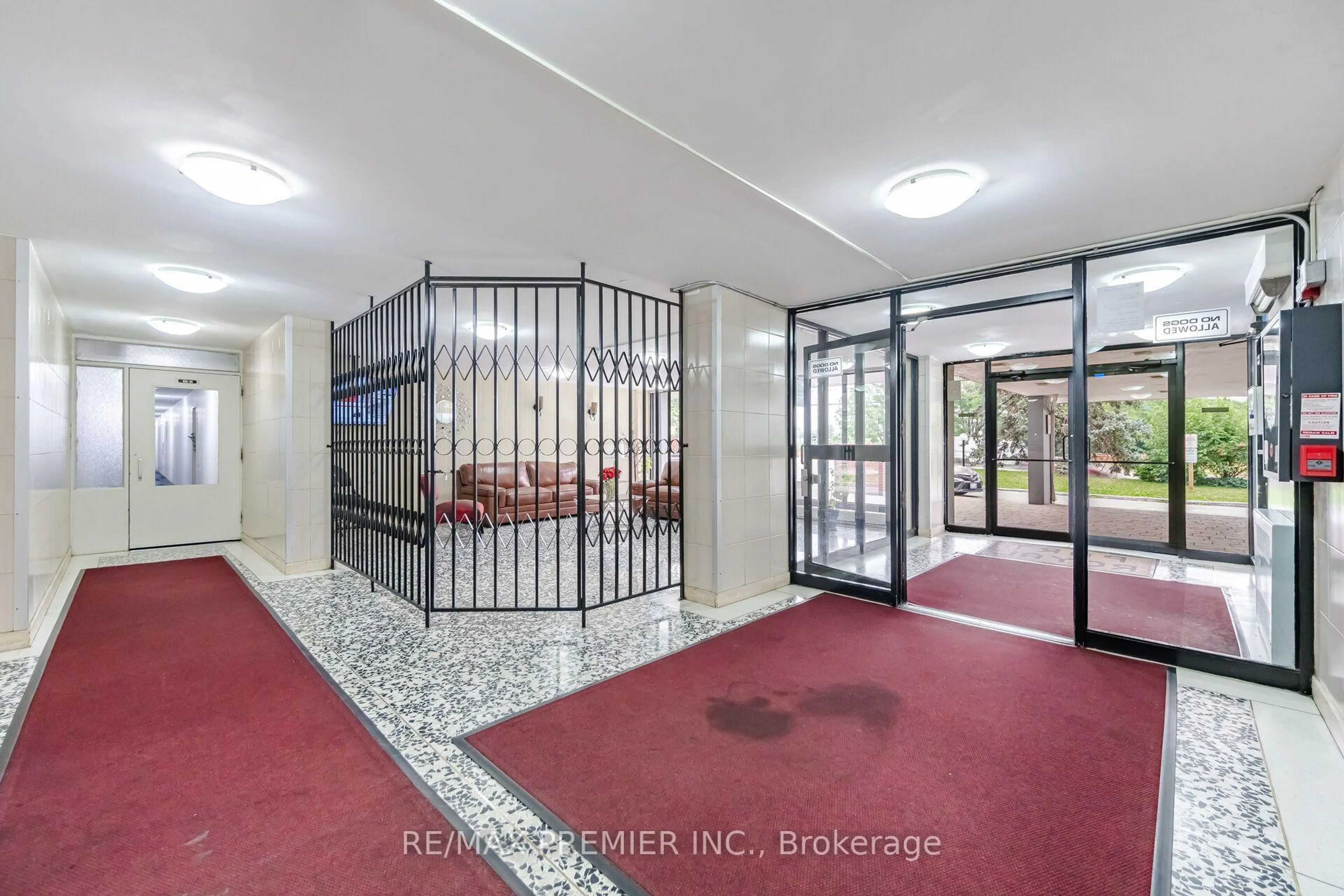 Indoor foyer for 3460 Keele St #107, Toronto Ontario M3J 1L9