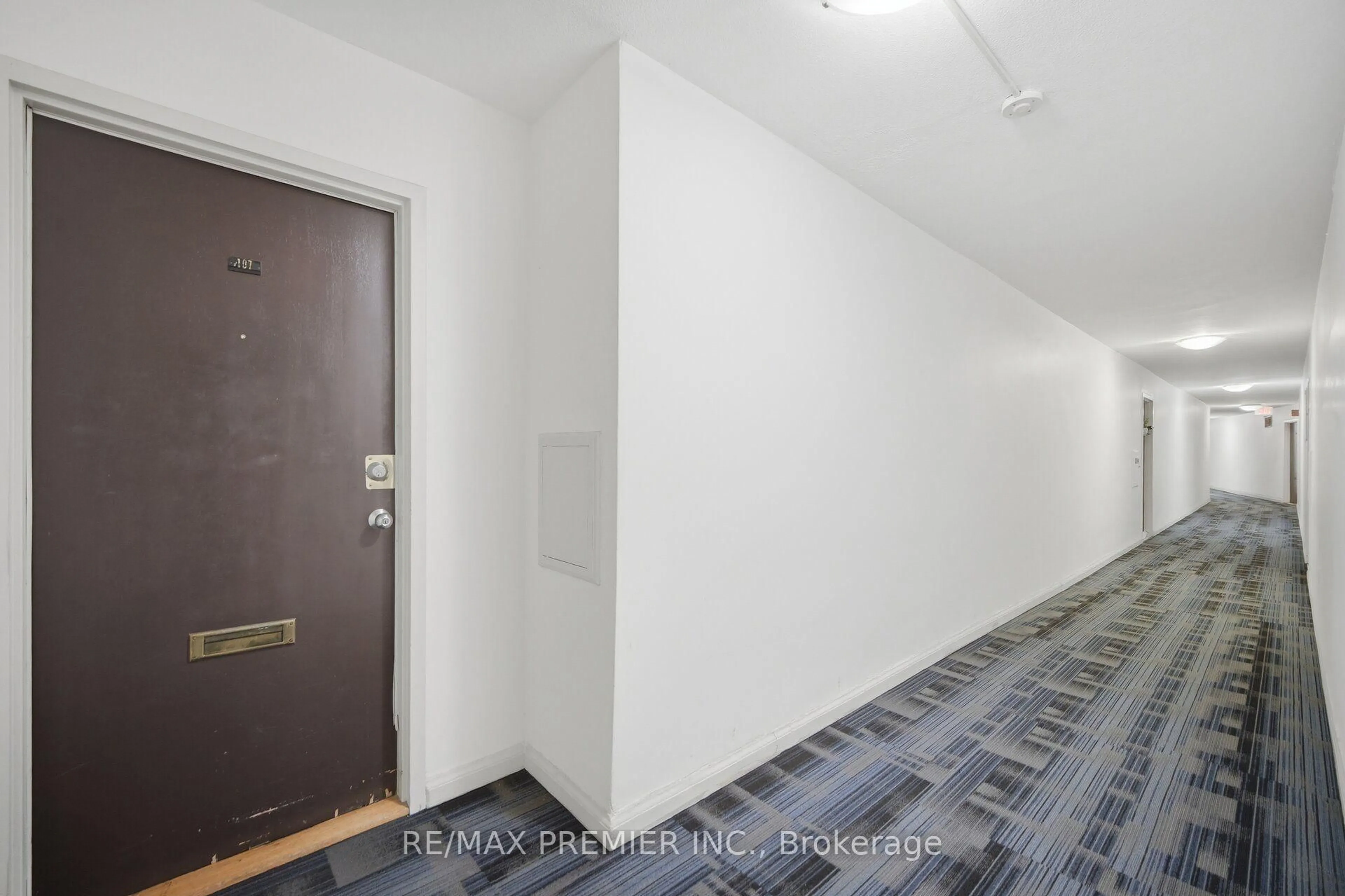 Indoor foyer for 3460 Keele St #107, Toronto Ontario M3J 1L9