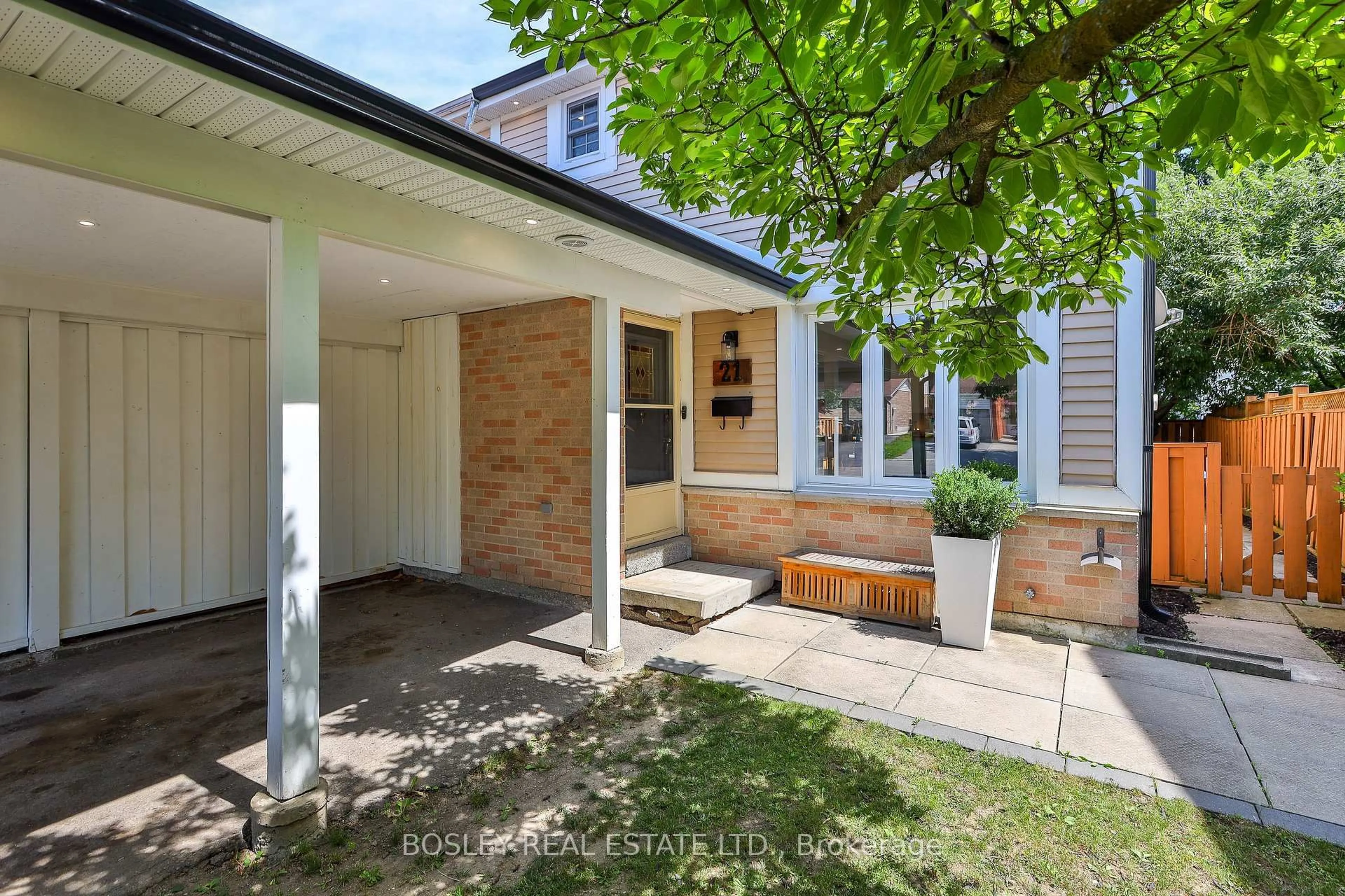 Unknown for 21 Courtleigh Sq, Brampton Ontario L6Z 1J2