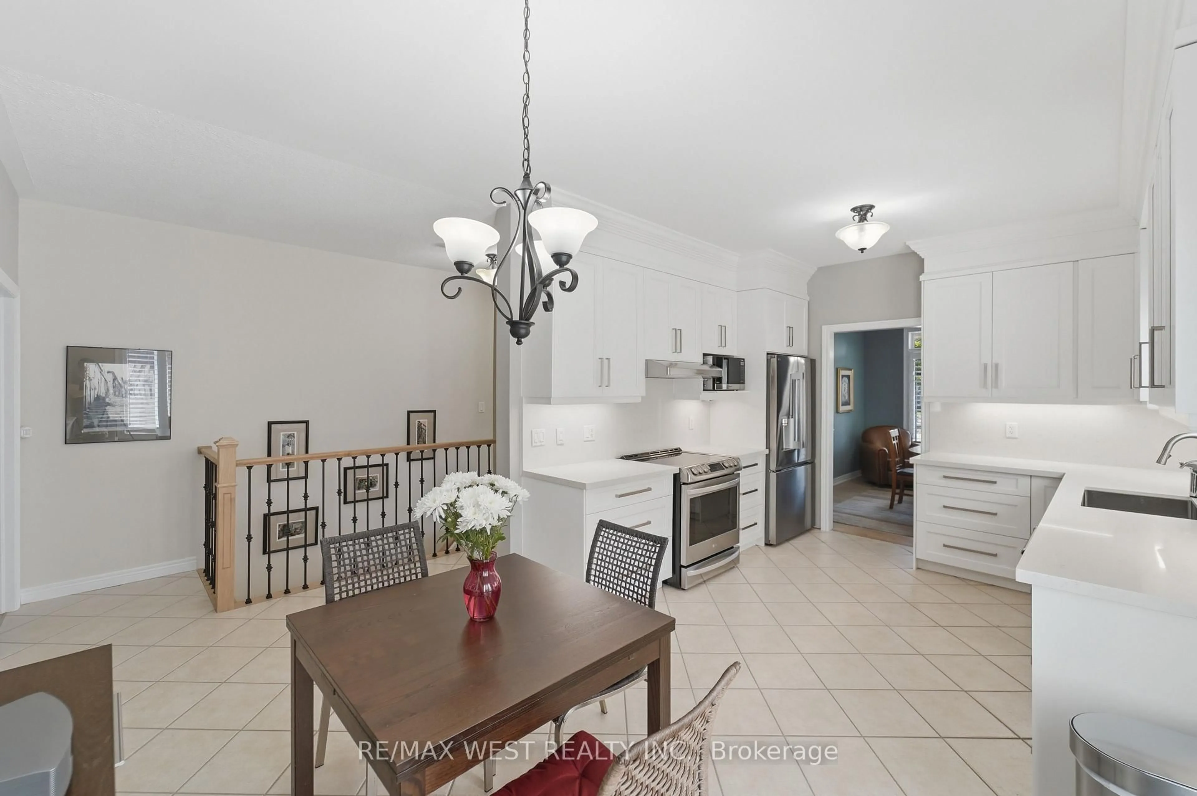 Open concept kitchen, ceramic/tile floor for 184 Tanners Dr, Halton Hills Ontario L7J 3A8