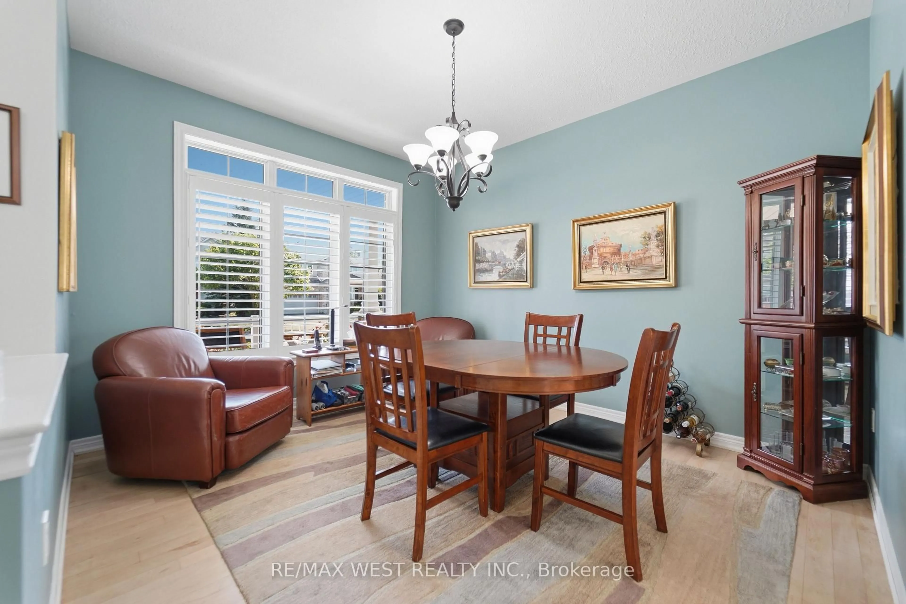Dining room, ceramic/tile floor for 184 Tanners Dr, Halton Hills Ontario L7J 3A8