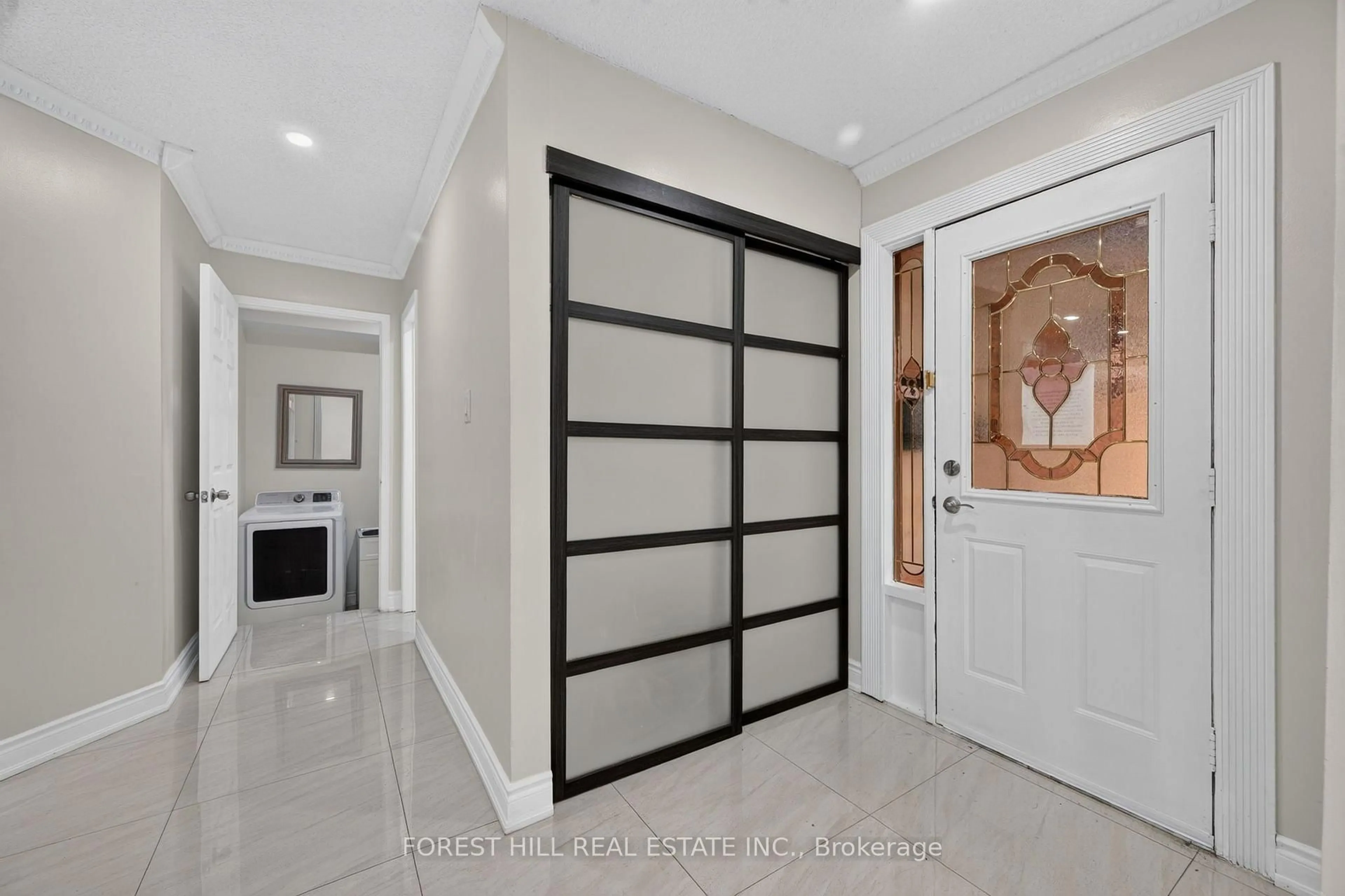 Indoor entryway for 55 Castlehill Rd, Brampton Ontario L6X 4C9