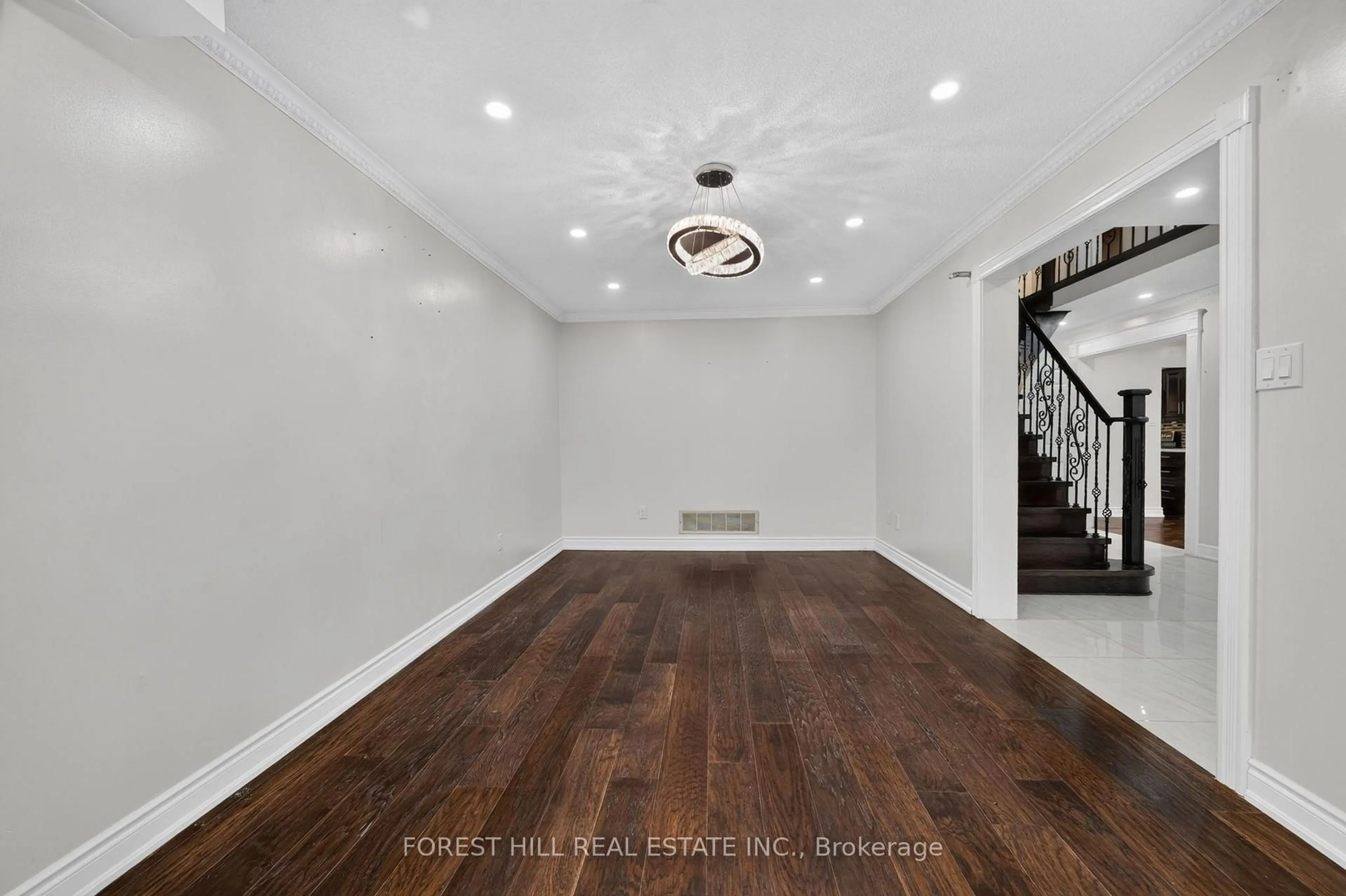 Indoor entryway for 55 Castlehill Rd, Brampton Ontario L6X 4C9