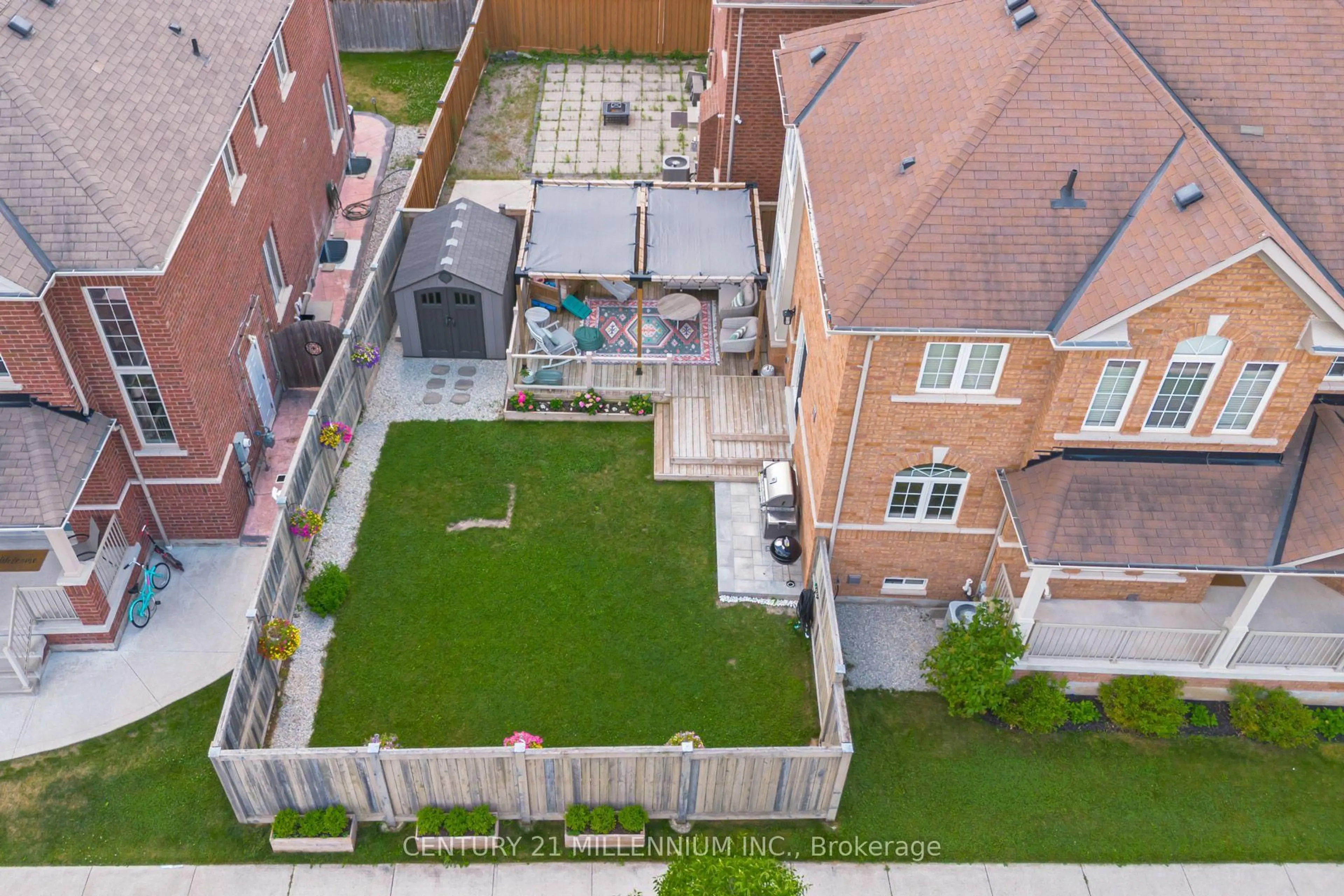A pic from outside/outdoor area/front of a property/back of a property/a pic from drone, street for 36 Platform Cres, Brampton Ontario L7A 0W4