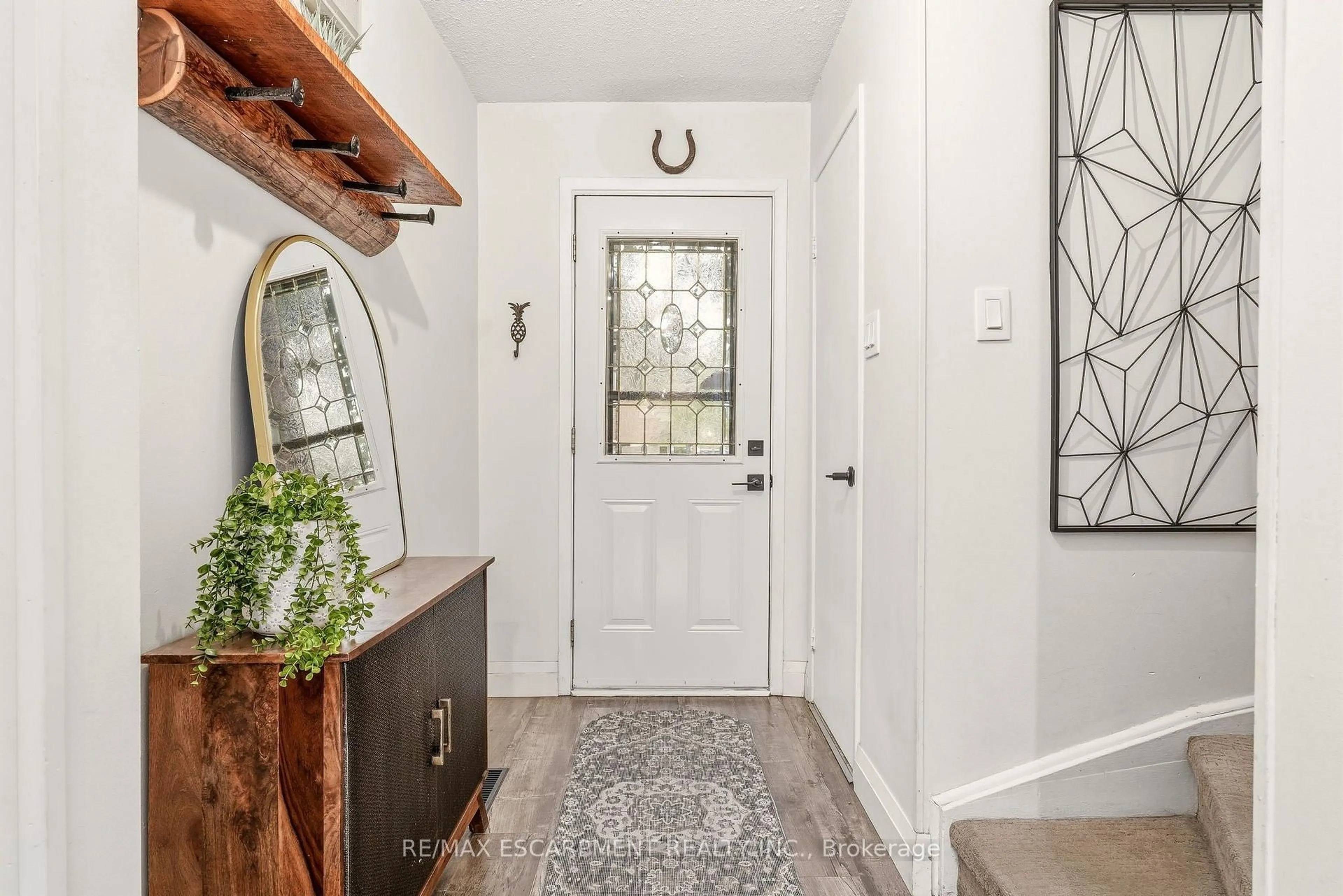Indoor entryway for 660 Oxford Rd #58, Burlington Ontario L7N 3M1