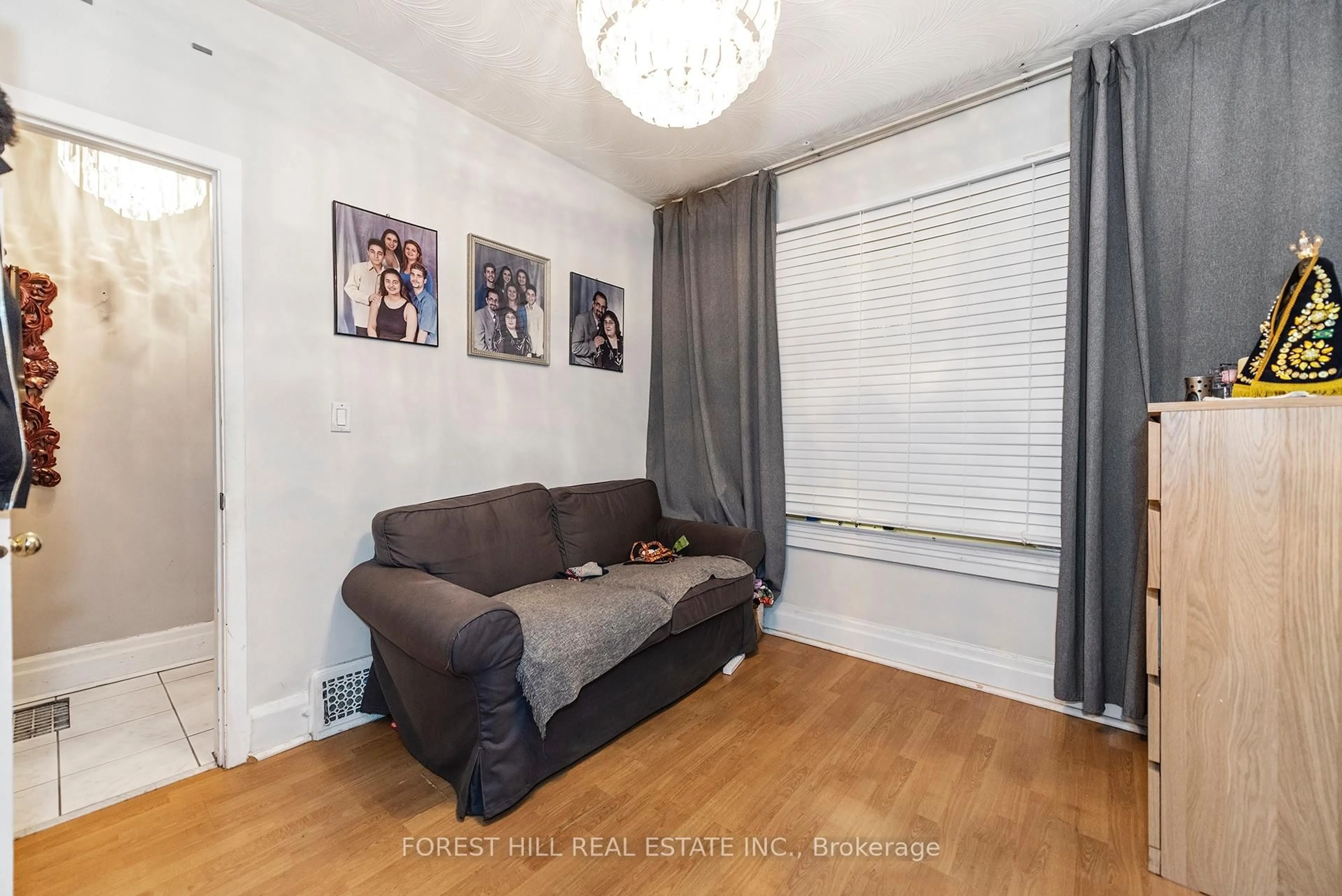 A pic of a room for 413 Westmoreland Ave, Toronto Ontario M6H 3A6