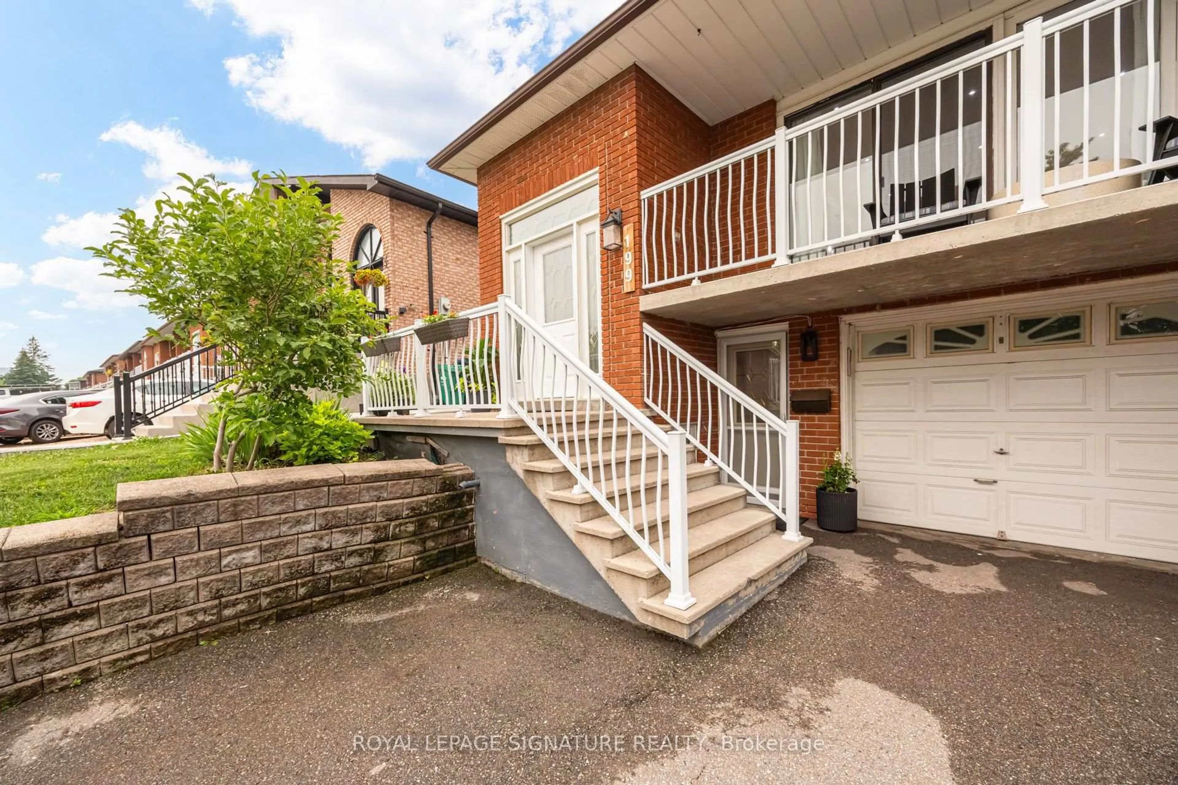 Patio, street for 199 Chalfield Lane, Mississauga Ontario L4Z 1K9