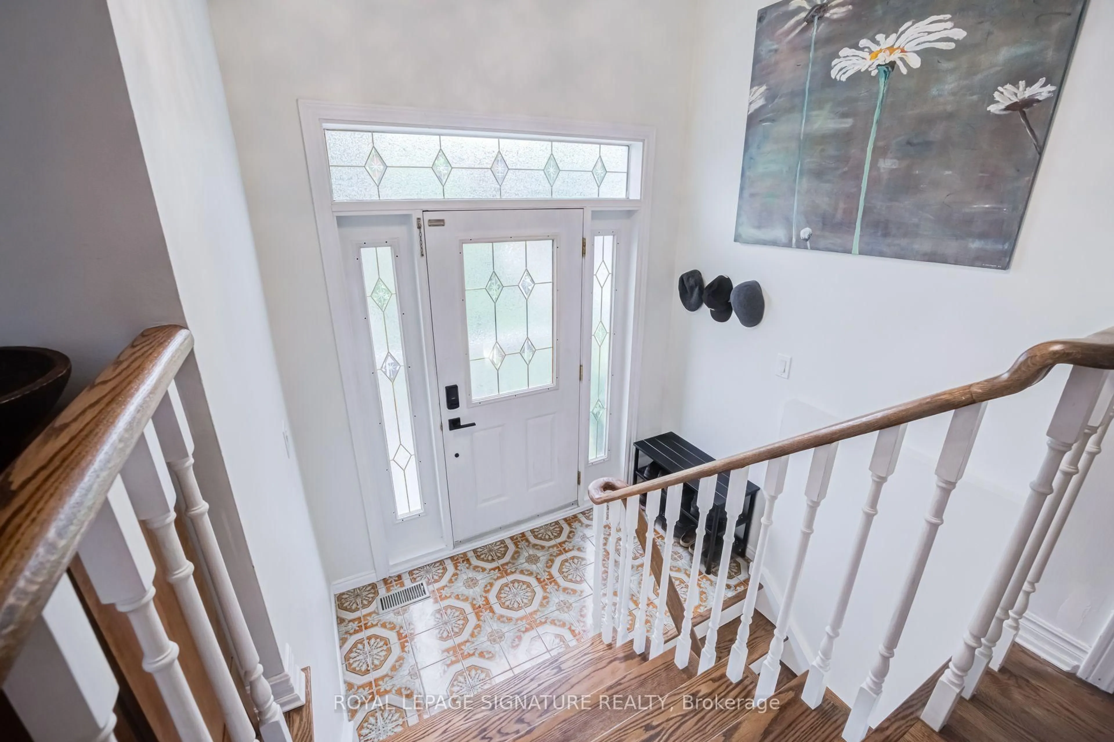 Indoor entryway for 199 Chalfield Lane, Mississauga Ontario L4Z 1K9