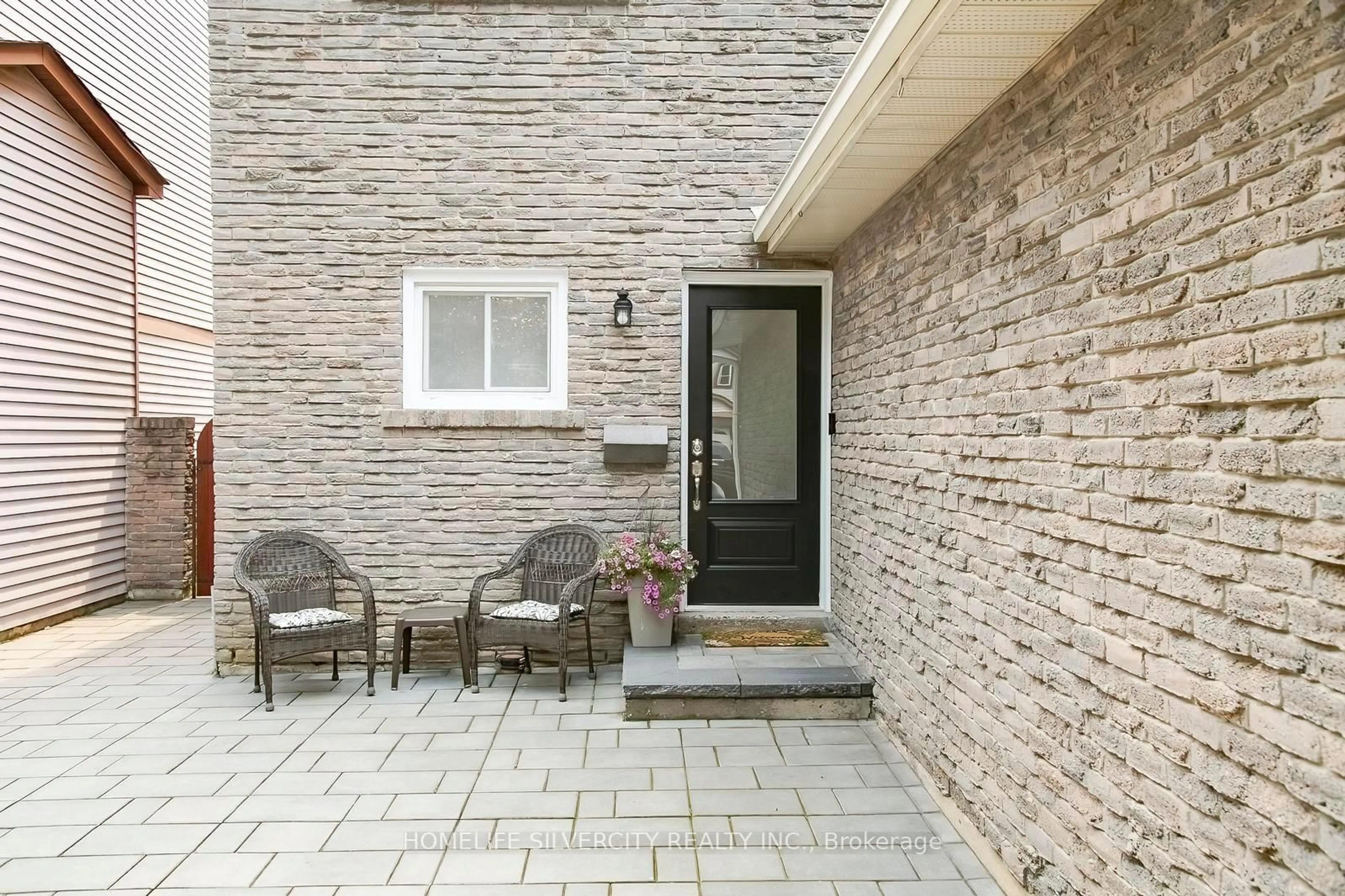 Patio, street for 21 Mitchell Ave, Brampton Ontario L6Z 1H2