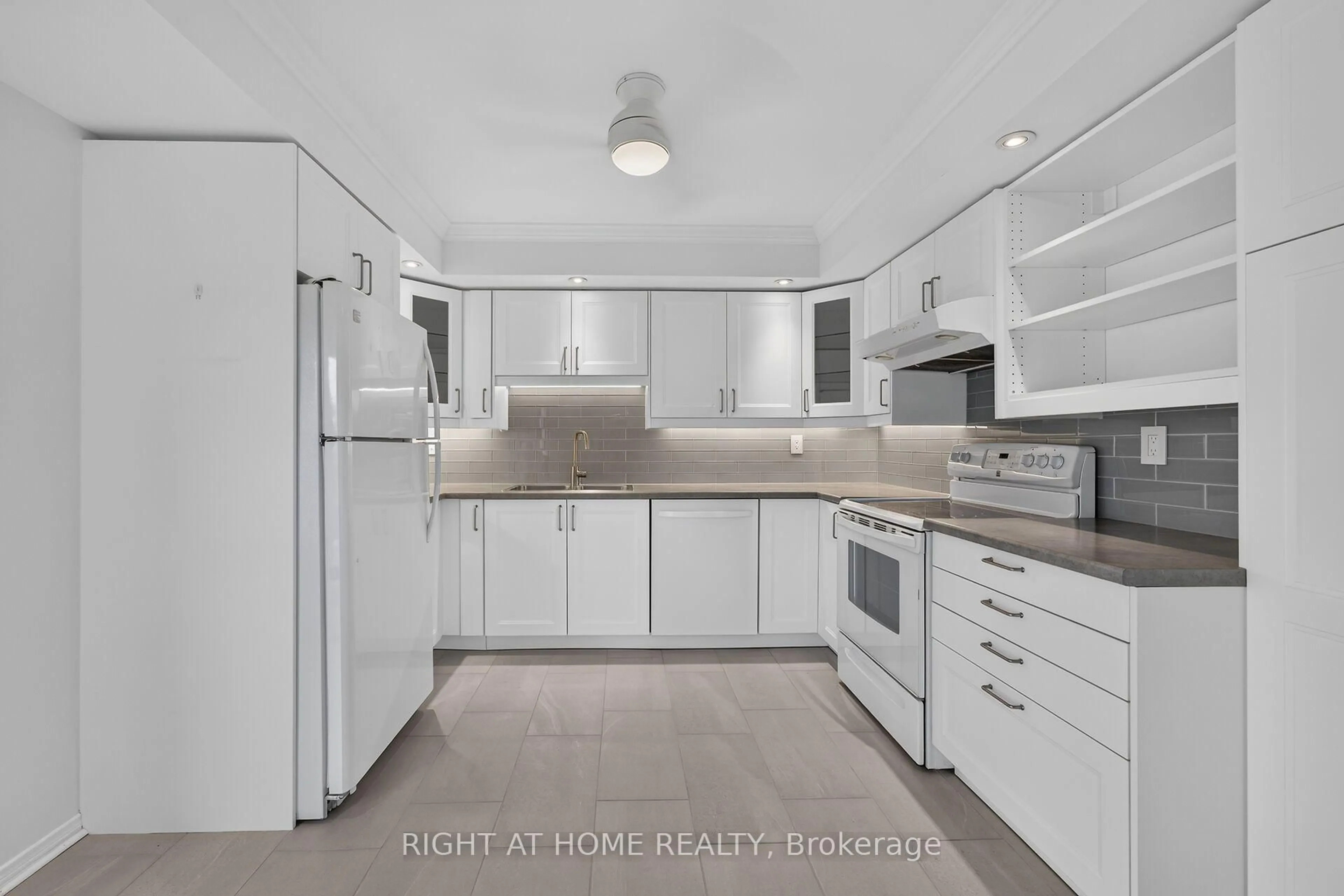 Standard kitchen, unknown for 5080 Pinedale Ave #306, Burlington Ontario L7L 5V7