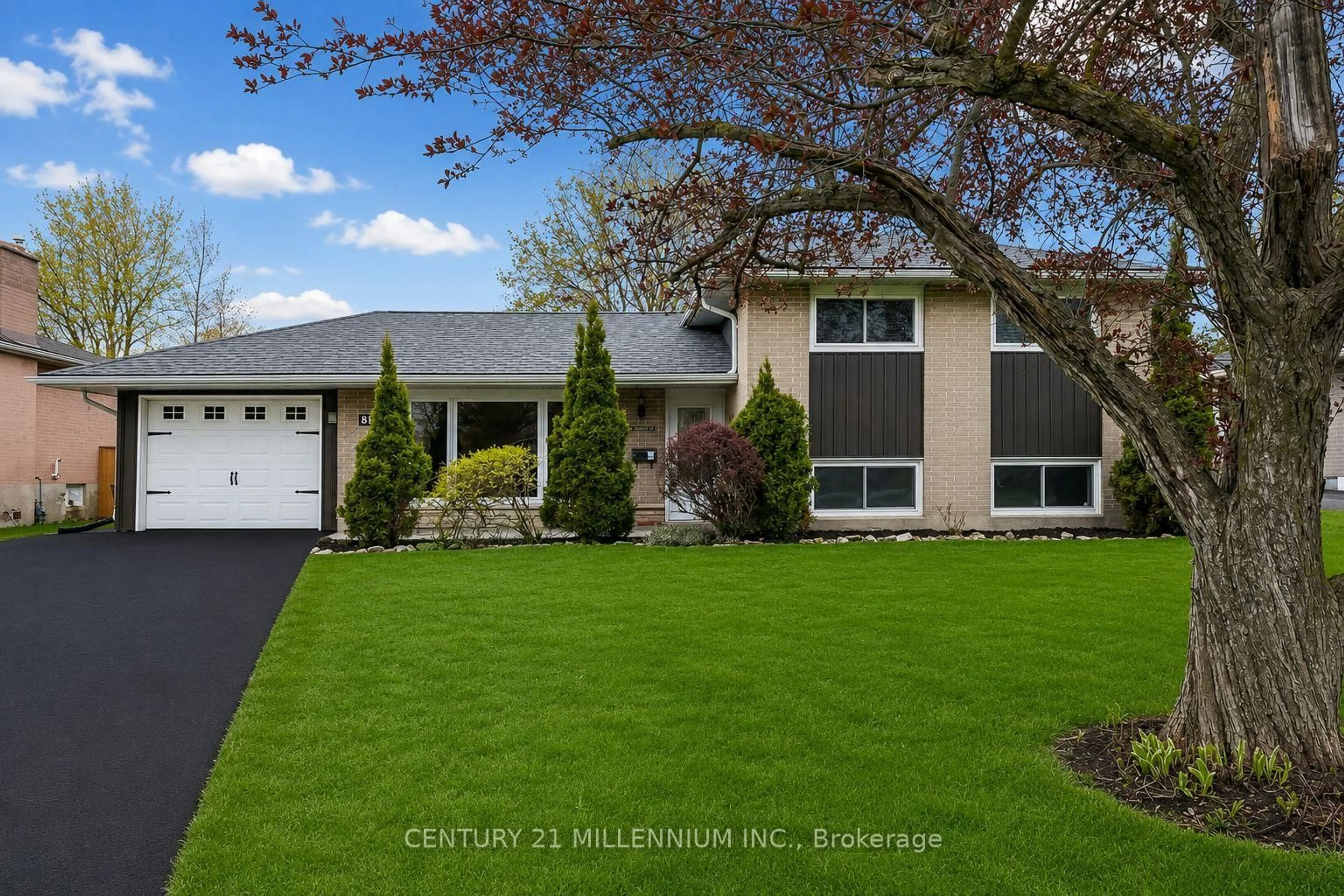 Home with vinyl exterior material, street for 86 Dawson Rd, Orangeville Ontario L9W 2W6