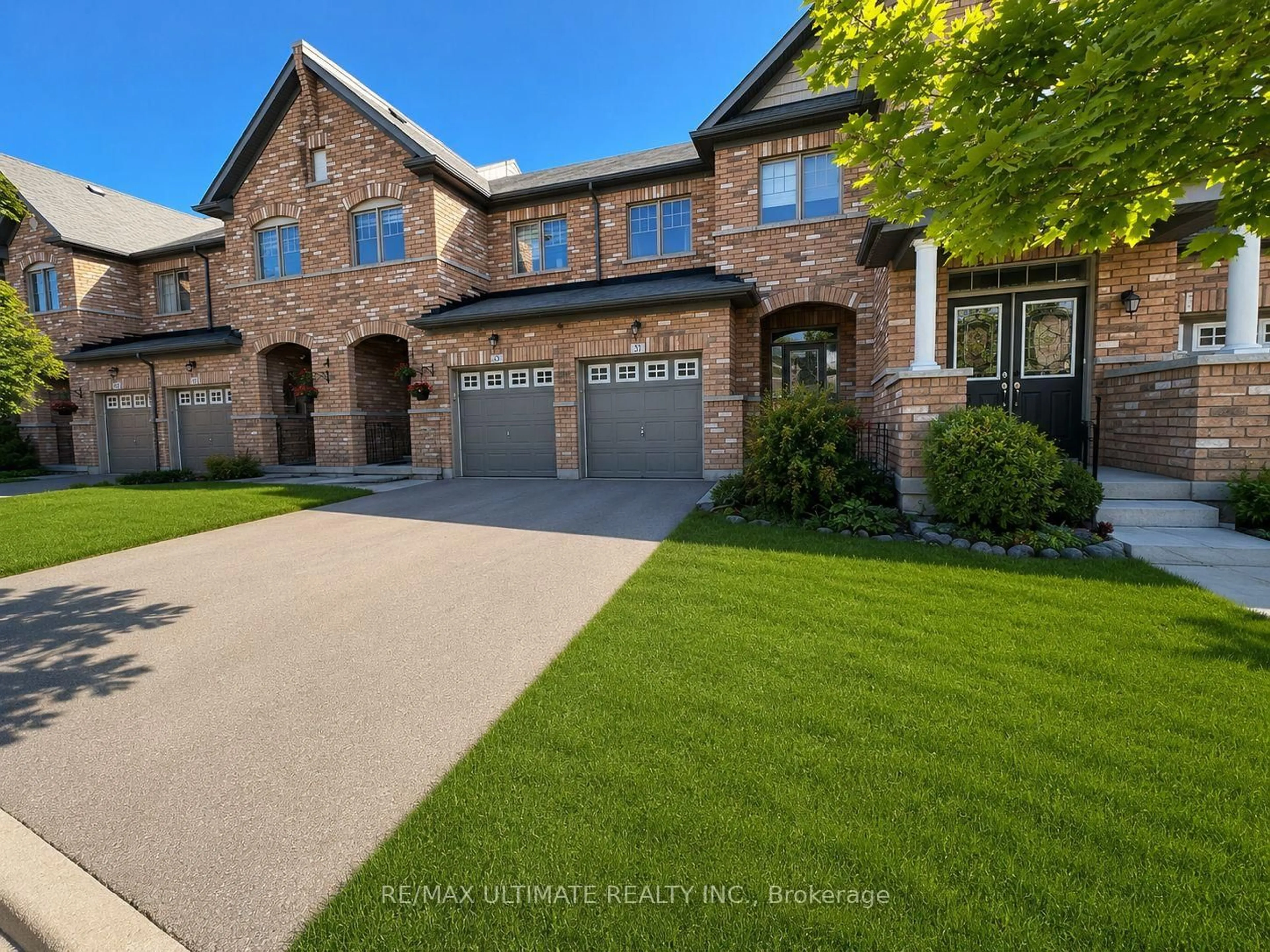 Home with brick exterior material, street for 31 Davenfield Circ, Brampton Ontario L6P 4M2