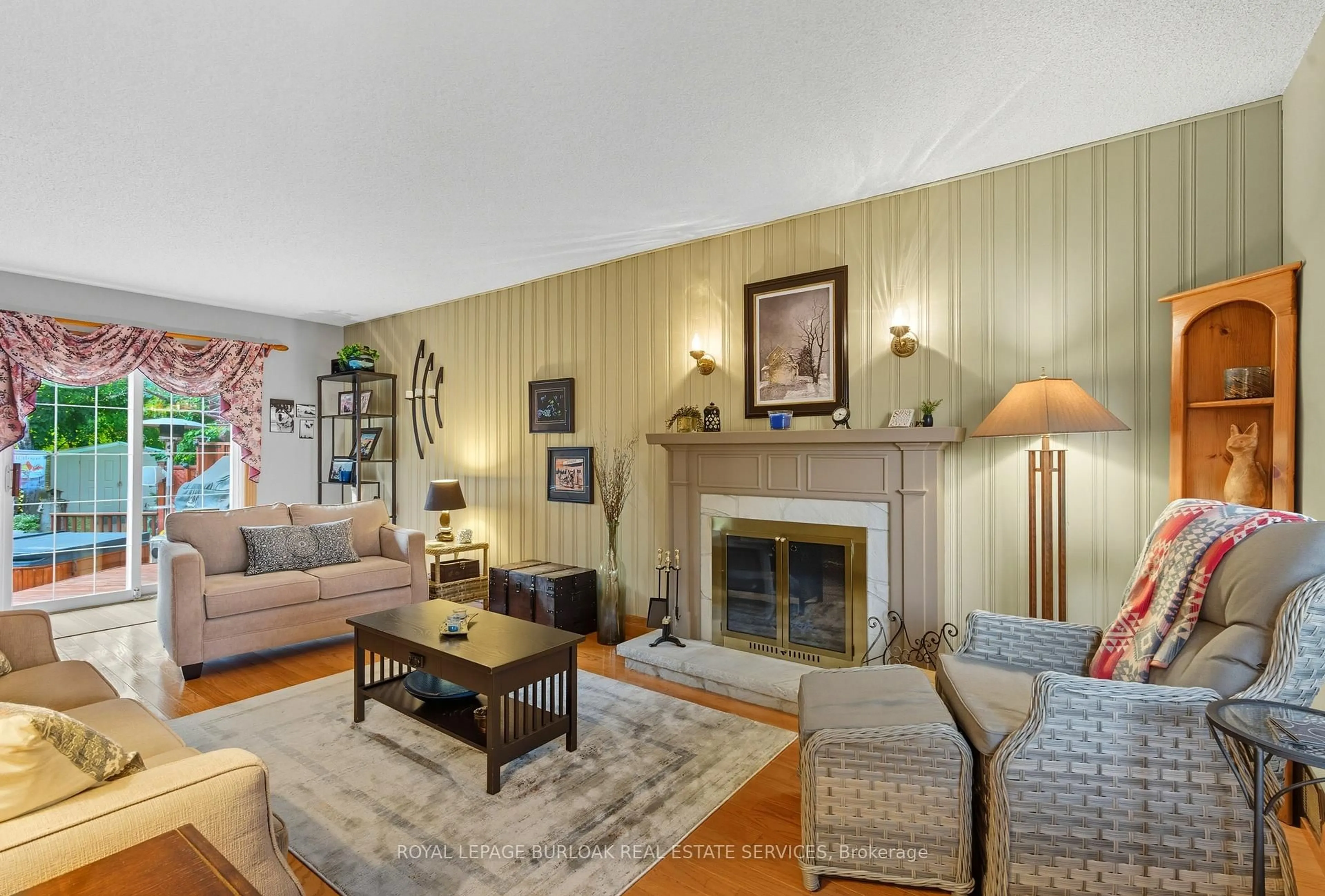 Living room with furniture, unknown for 1159 Greening Ave, Mississauga Ontario L4Y 1H3
