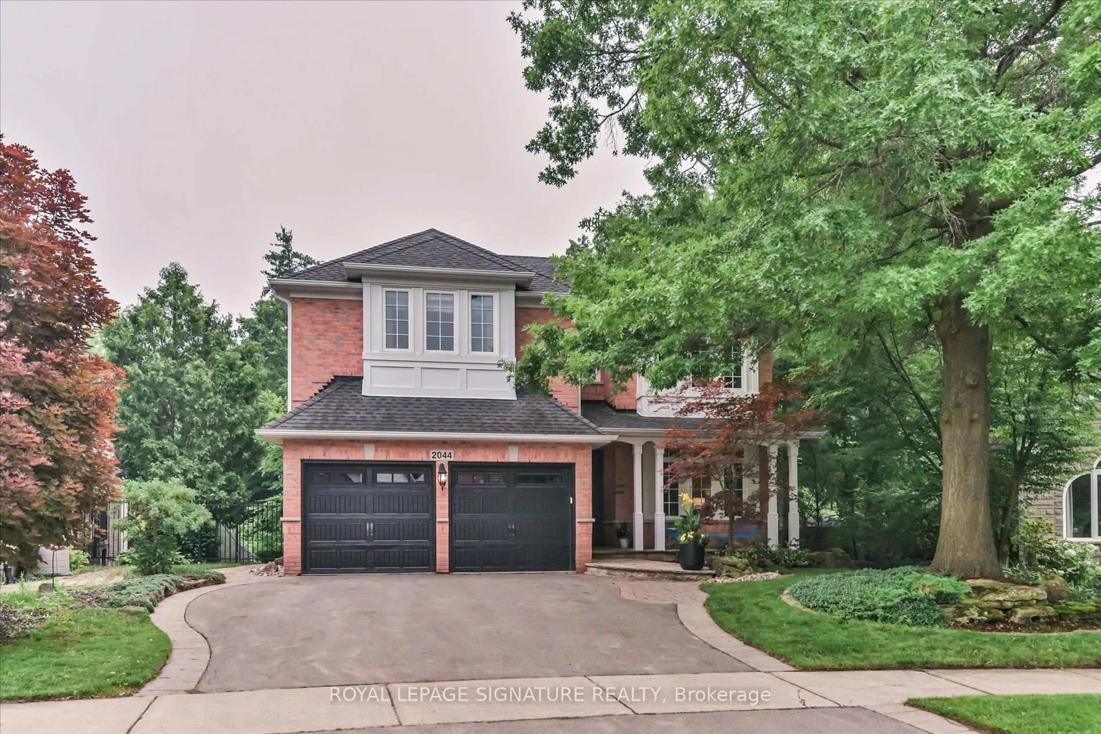 Home with brick exterior material, street for 2044 Waterbridge Dr, Burlington Ontario L7M 3W2