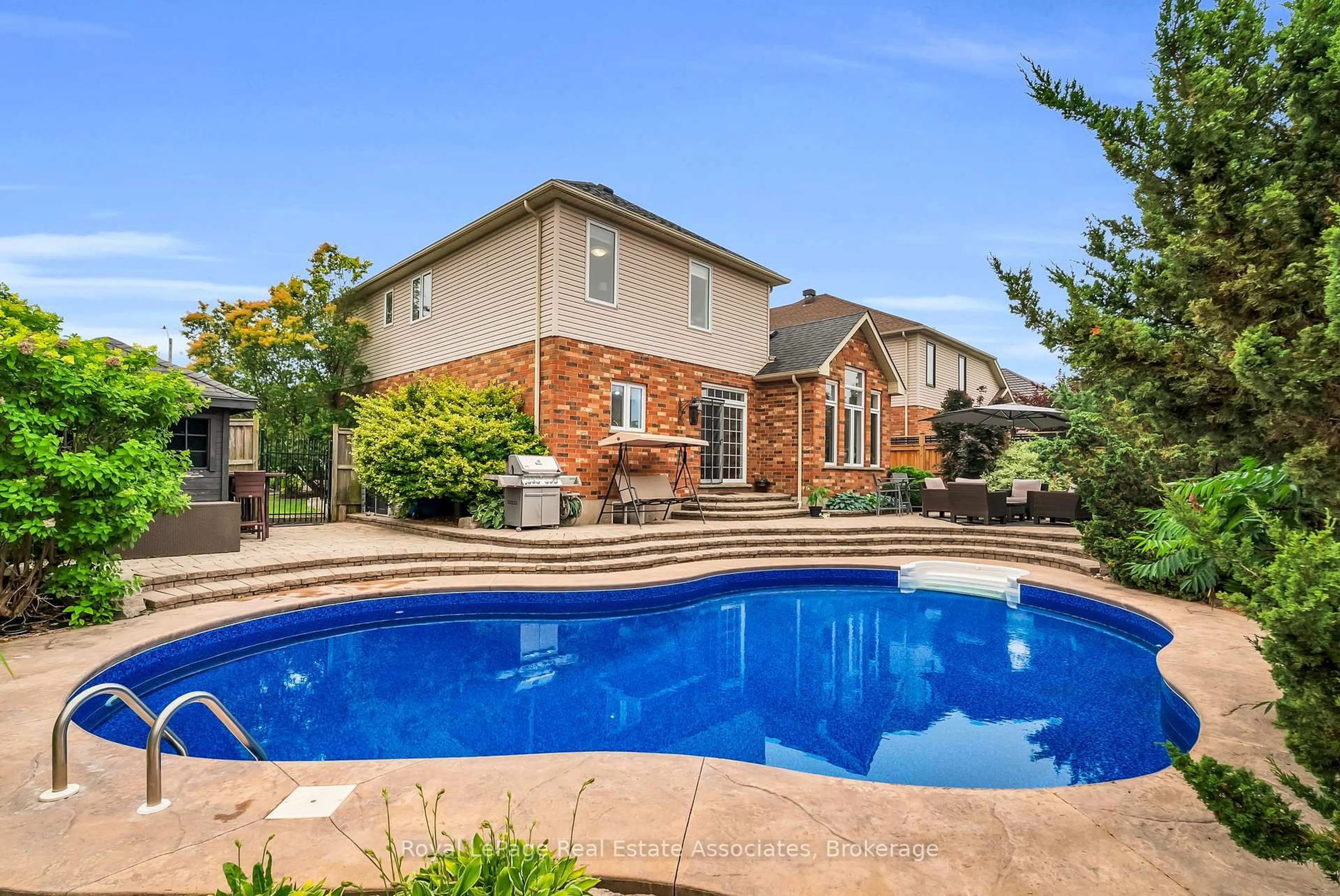 Pool for 27 Rennie St, Halton Hills Ontario L7J 2Y7