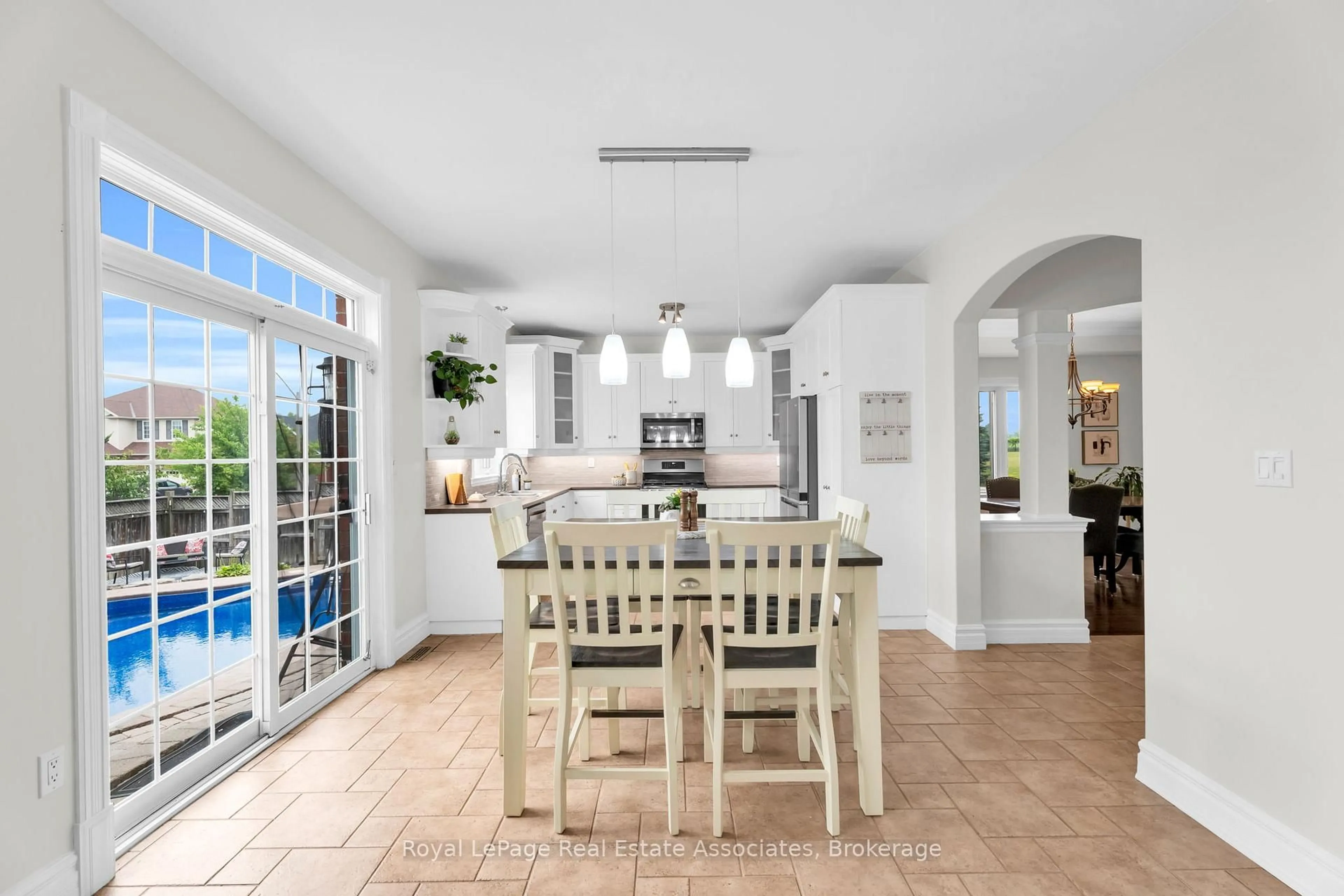 Open concept kitchen, ceramic/tile floor for 27 Rennie St, Halton Hills Ontario L7J 2Y7