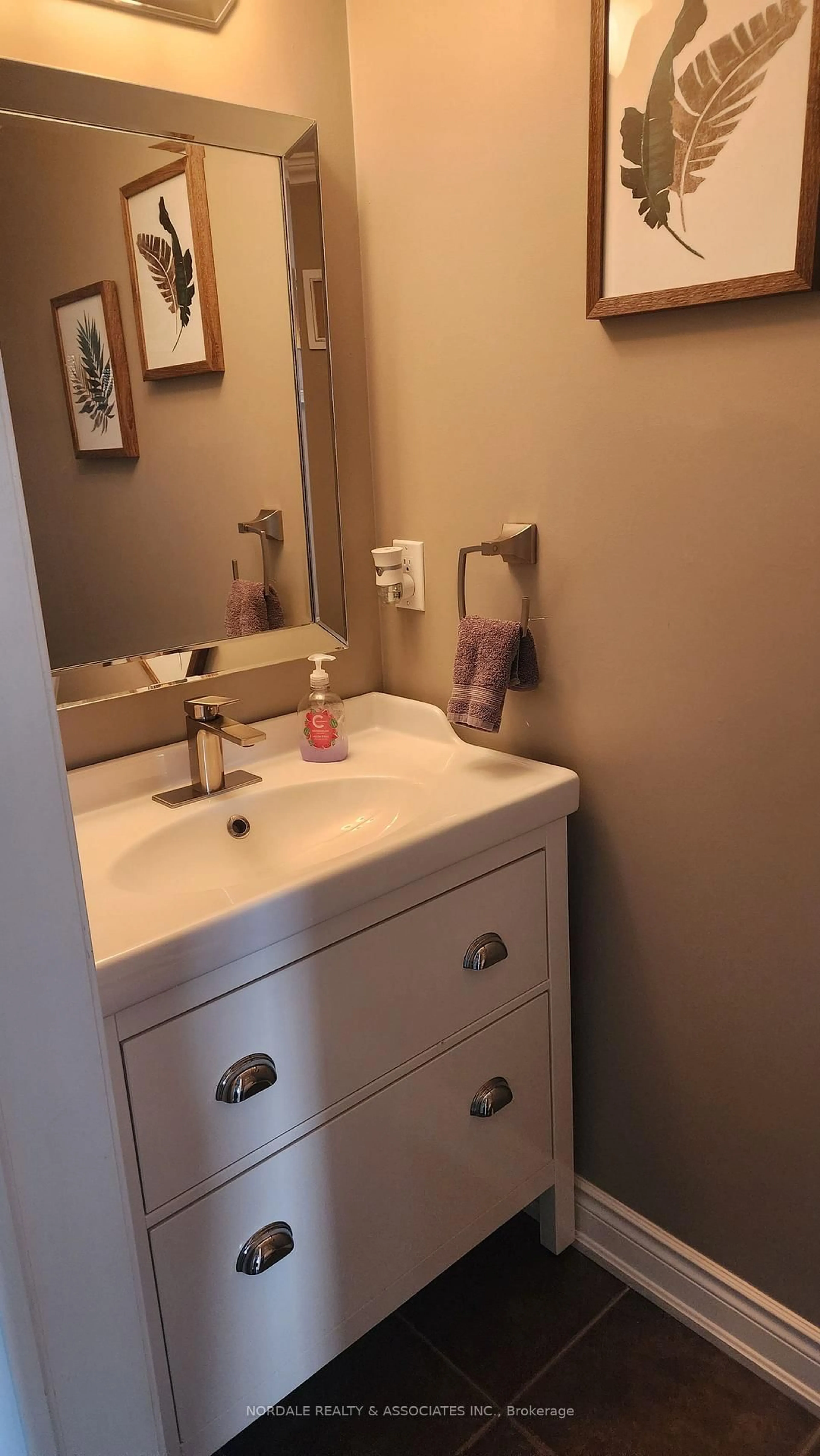 A pic of a room for 2381 Coho Way, Oakville Ontario L6M 0G6