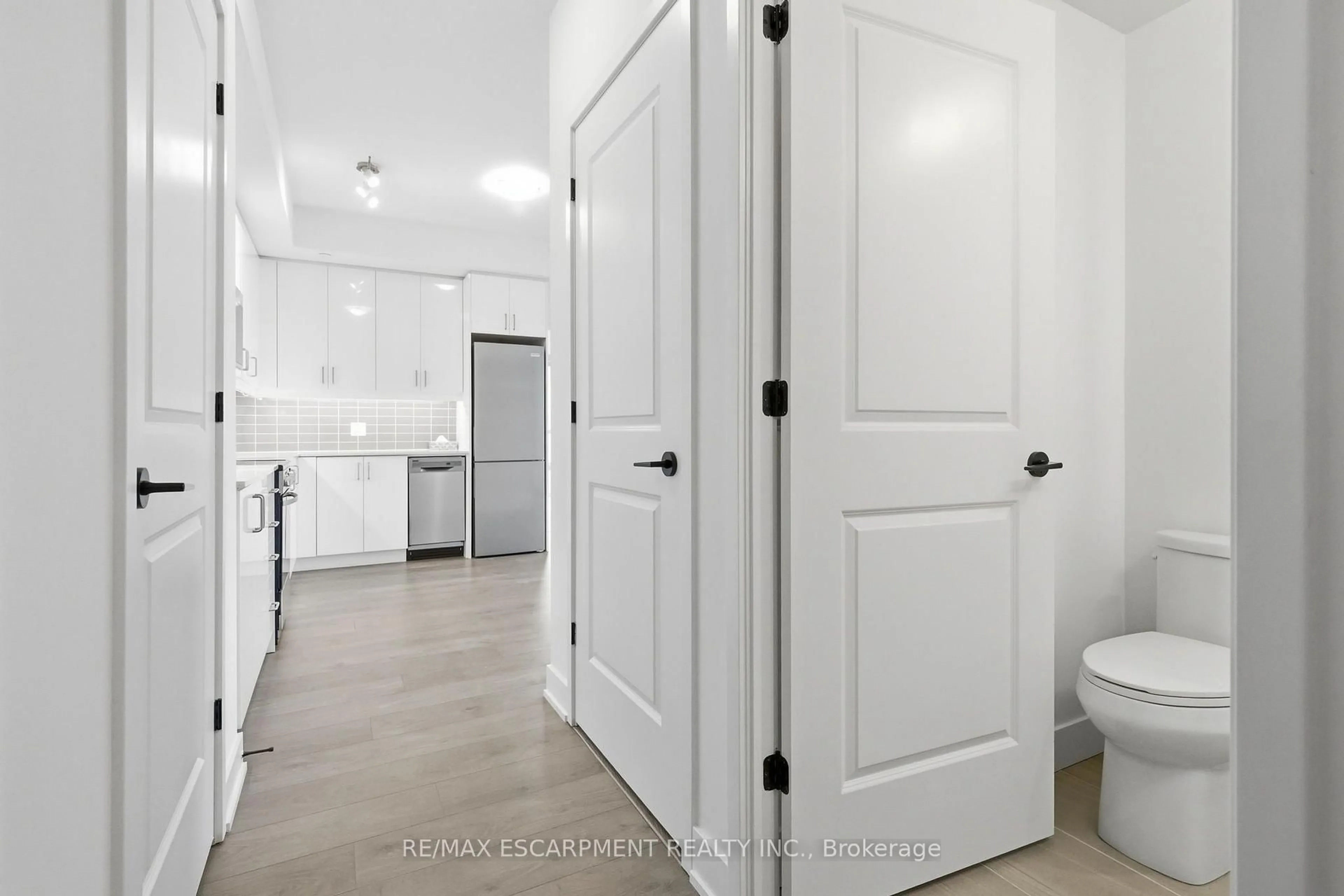 Laundry room for 2333 Khalsa Gate #811, Oakville Ontario L6M 0X7