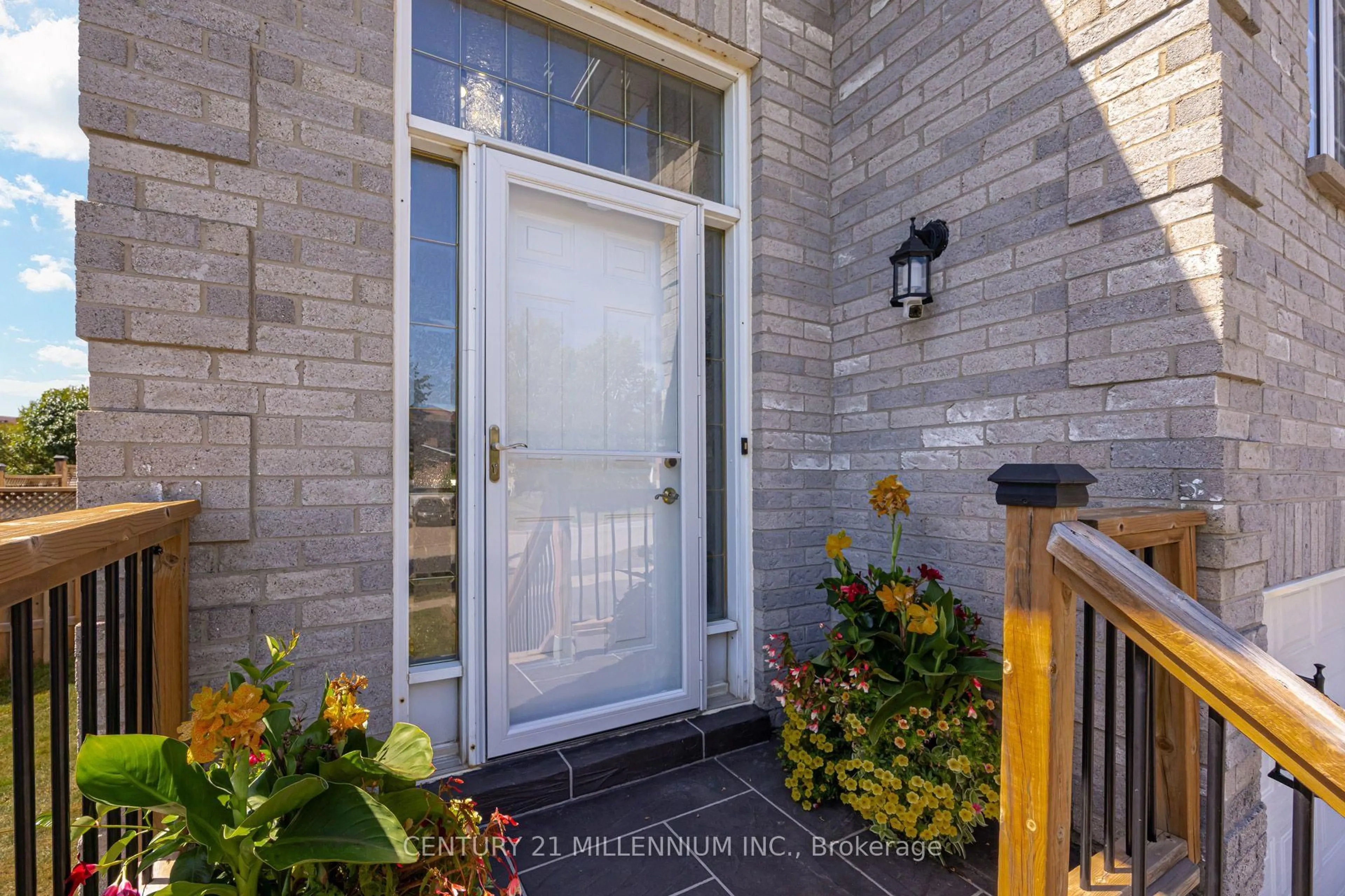 Indoor entryway for 335 Bailey Dr, Orangeville Ontario L9W 4L9