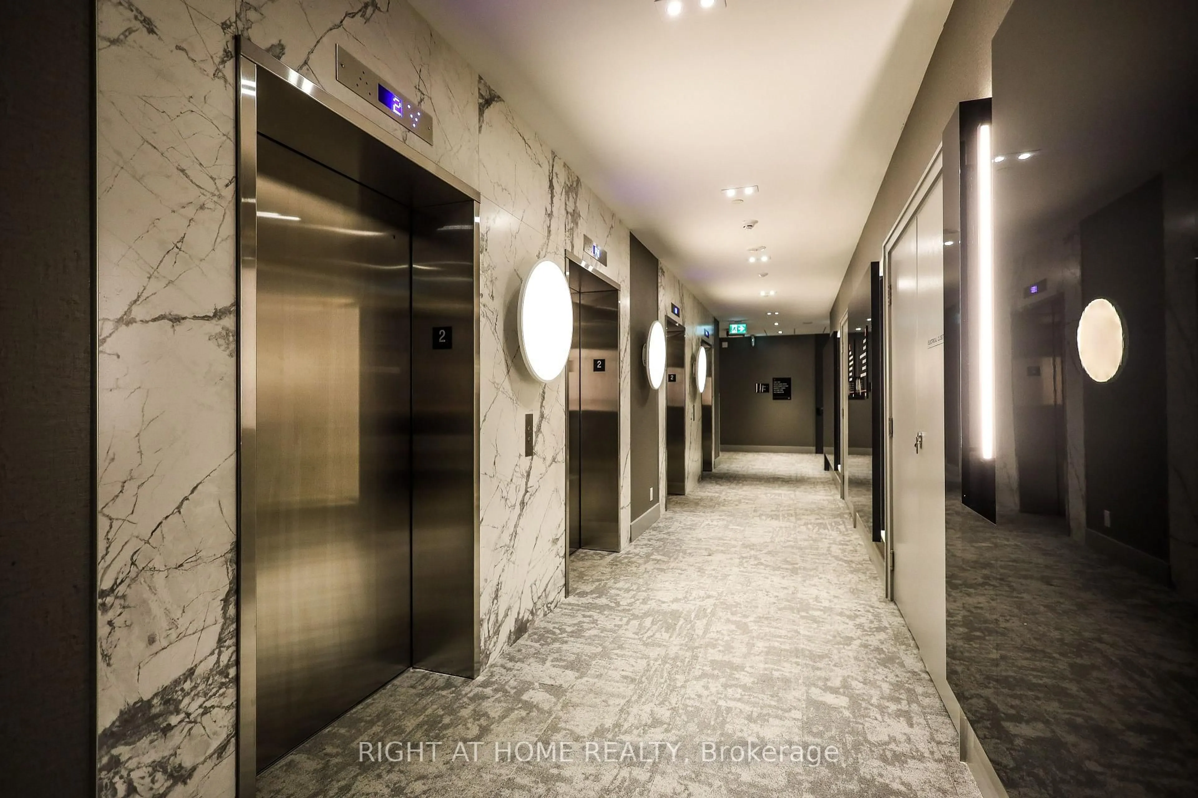 Indoor foyer for 285 Dufferin St #525, Toronto Ontario M6K 1E6