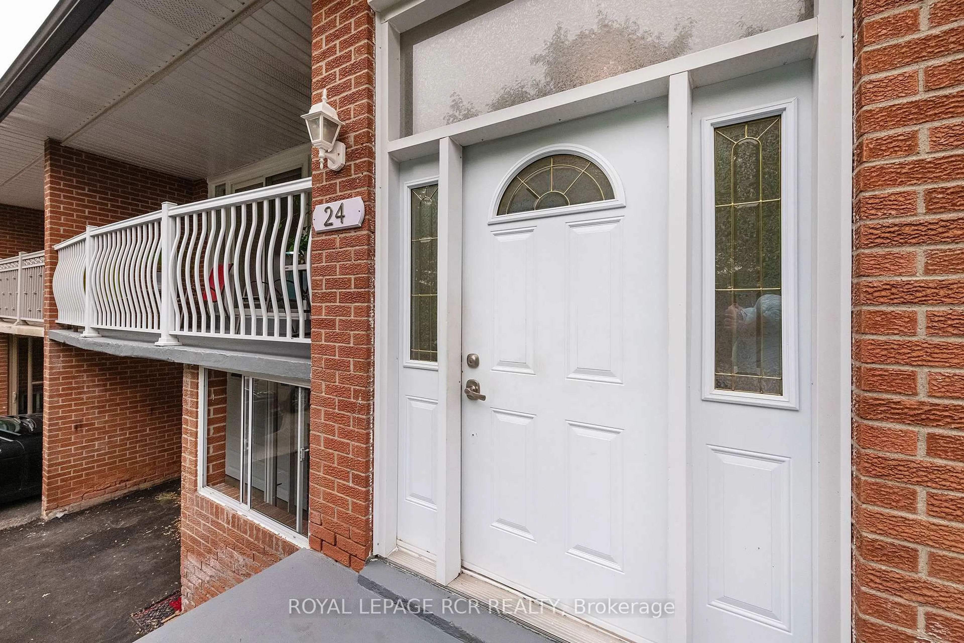 Indoor entryway for 24 Petunias Rd, Brampton Ontario L6V 3G8
