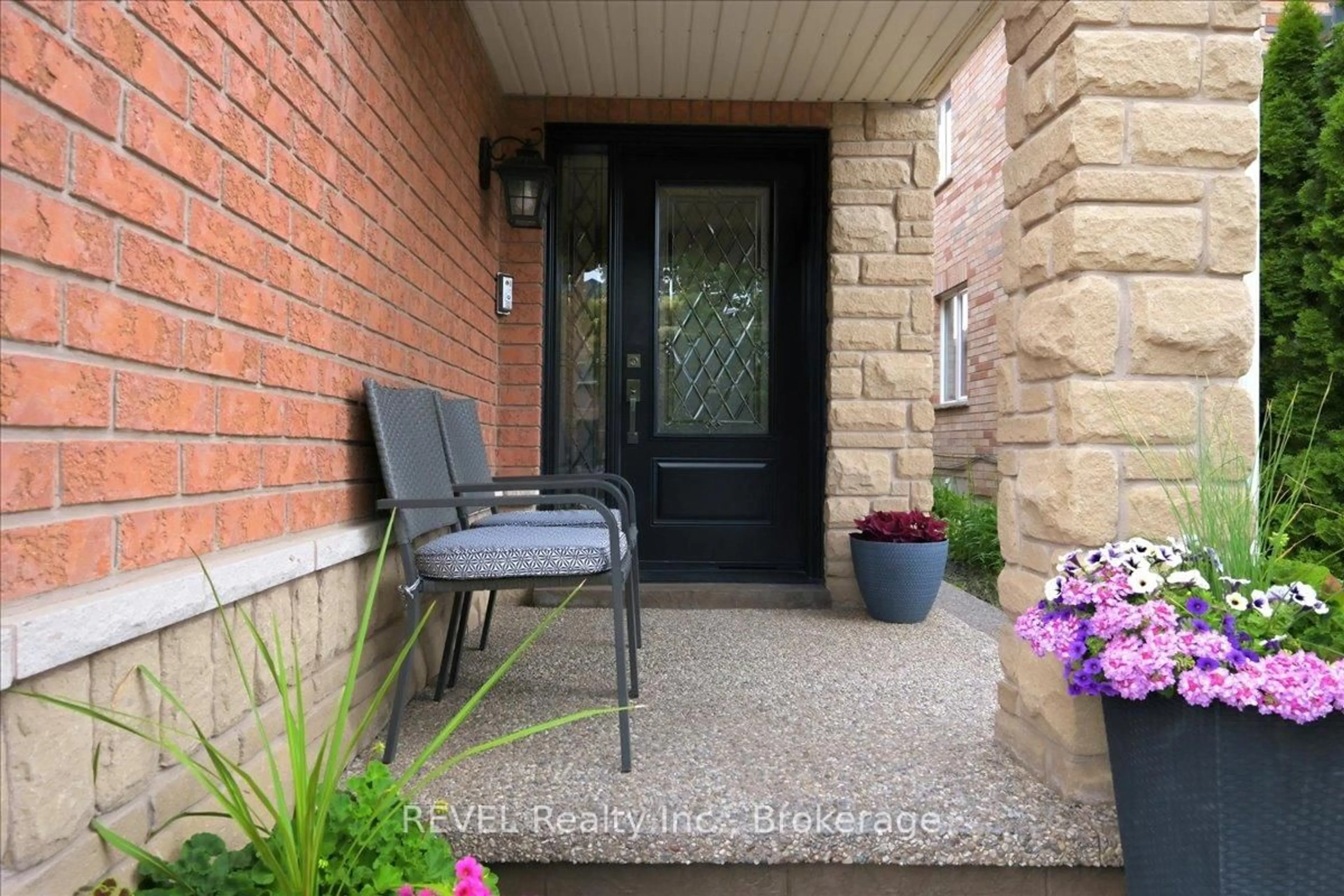 Indoor entryway for 4819 Bloomburg Dr, Mississauga Ontario L5M 7K4