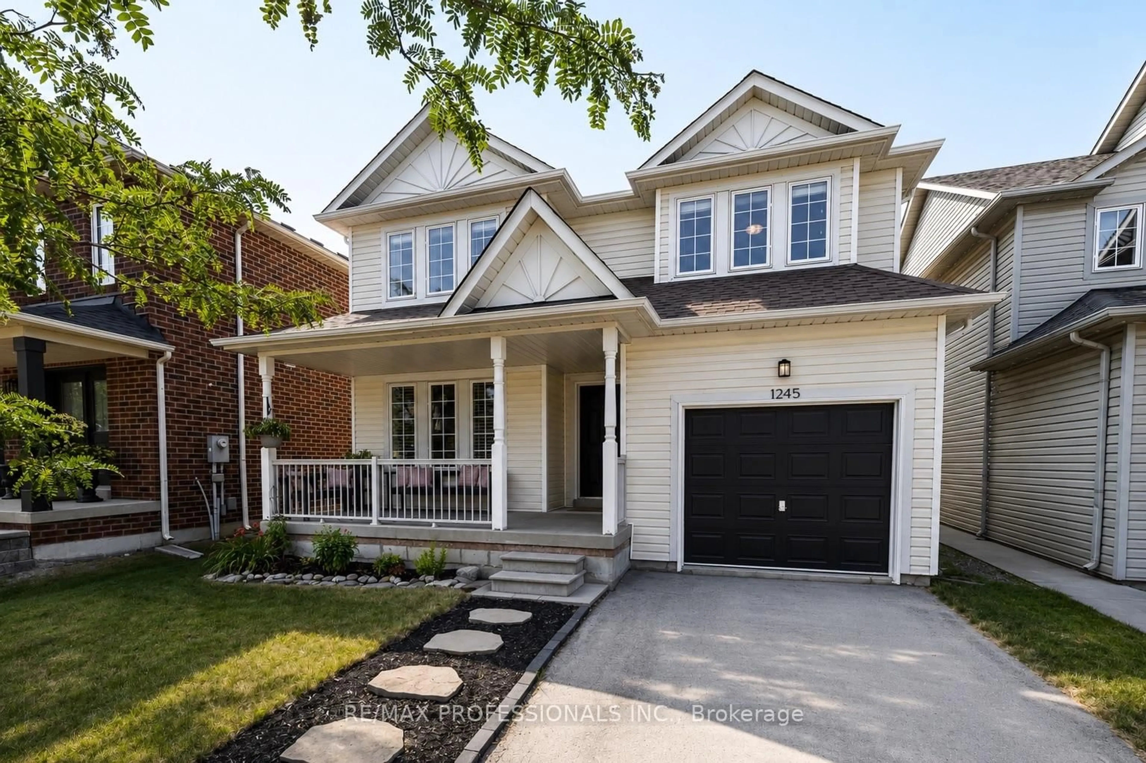 Home with brick exterior material, street for 1245 Newell St, Milton Ontario L9T 6C2
