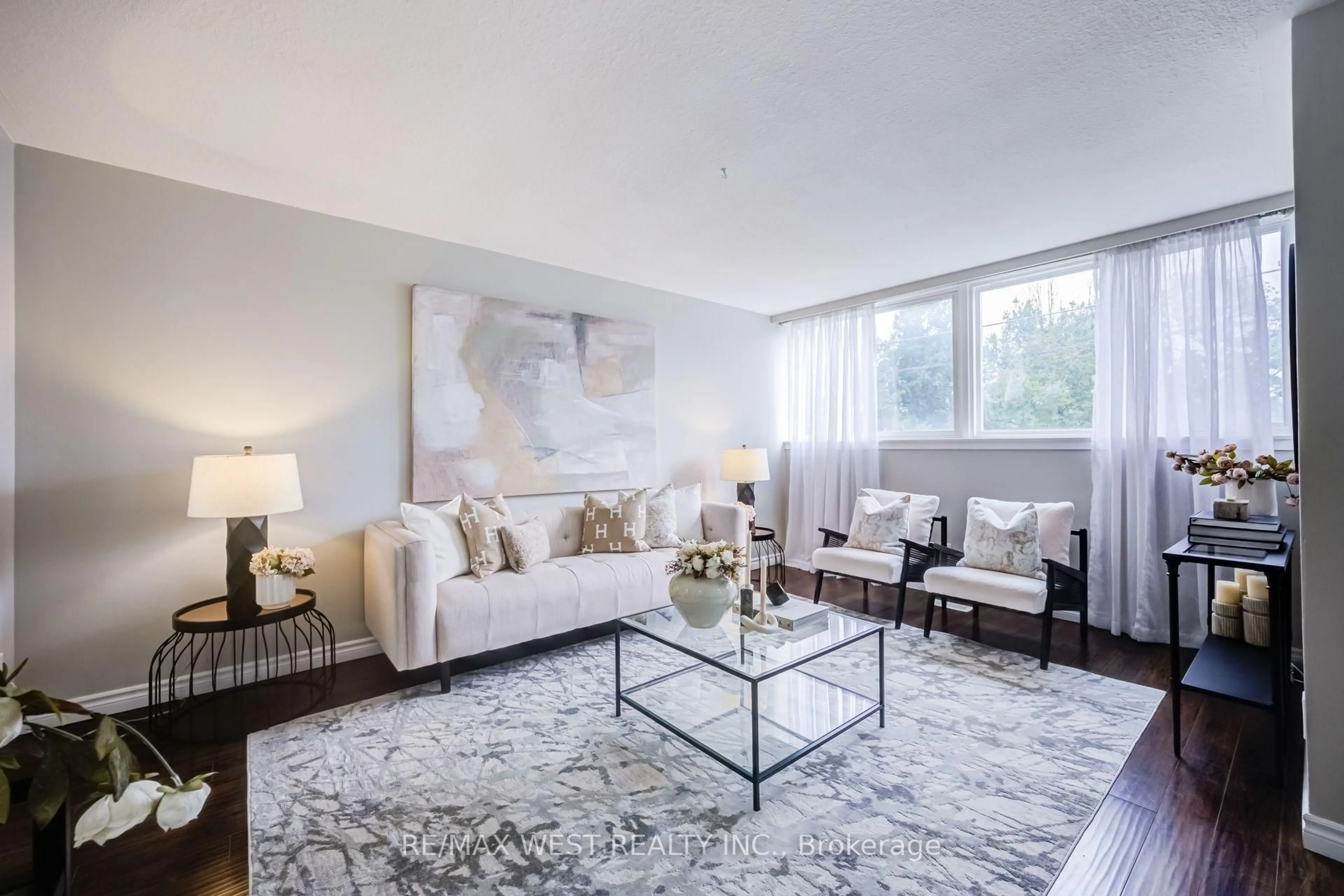 Living room with furniture, unknown for 3226 The Credit Woodlands Wood #3226, Mississauga Ontario L5C 2J6