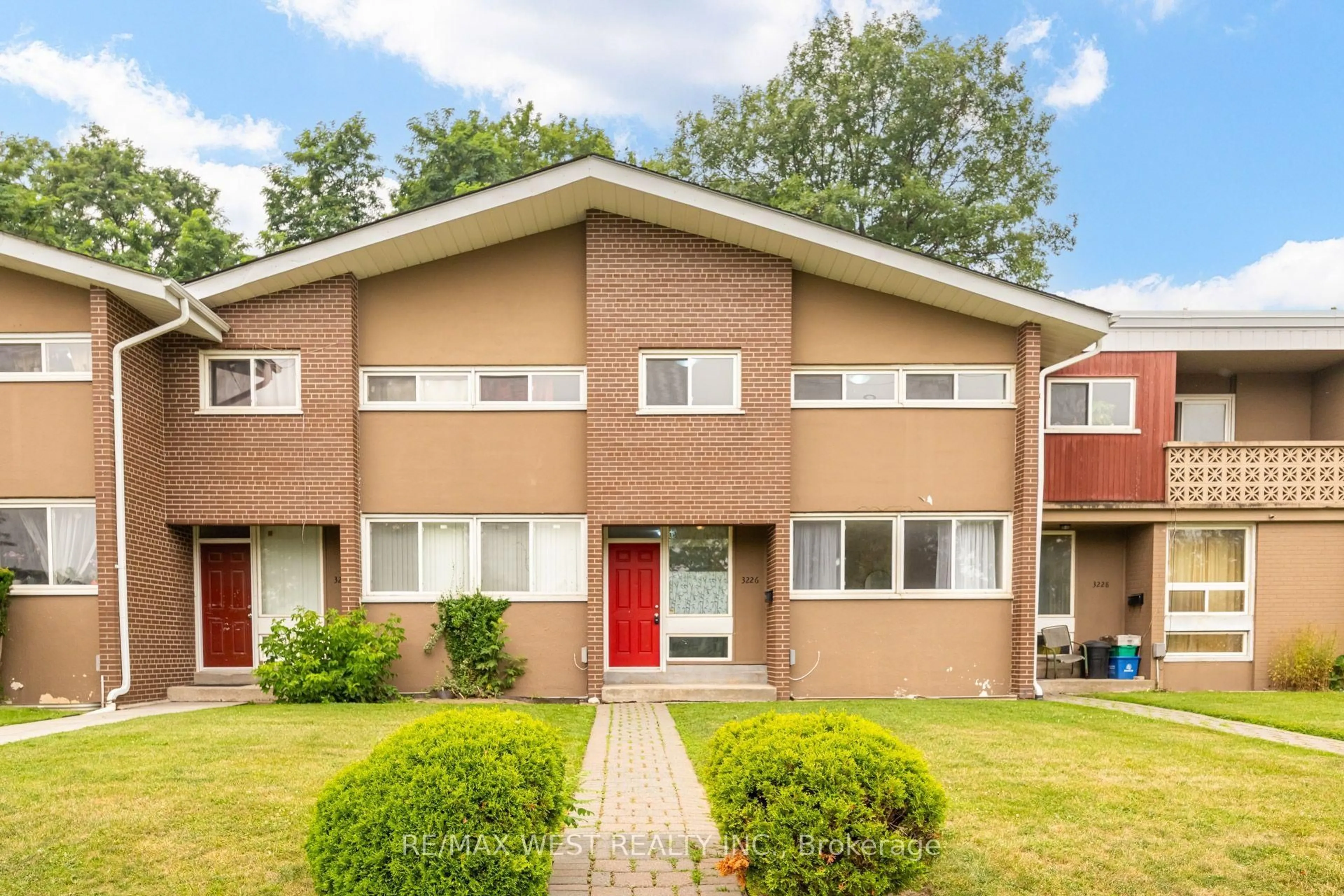 Home with brick exterior material, street for 3226 The Credit Woodlands Wood #3226, Mississauga Ontario L5C 2J6