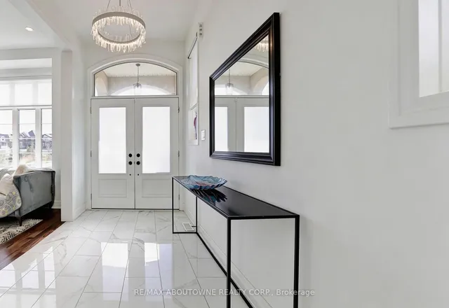 1416 Ford Strathy Cres, Oakville 3