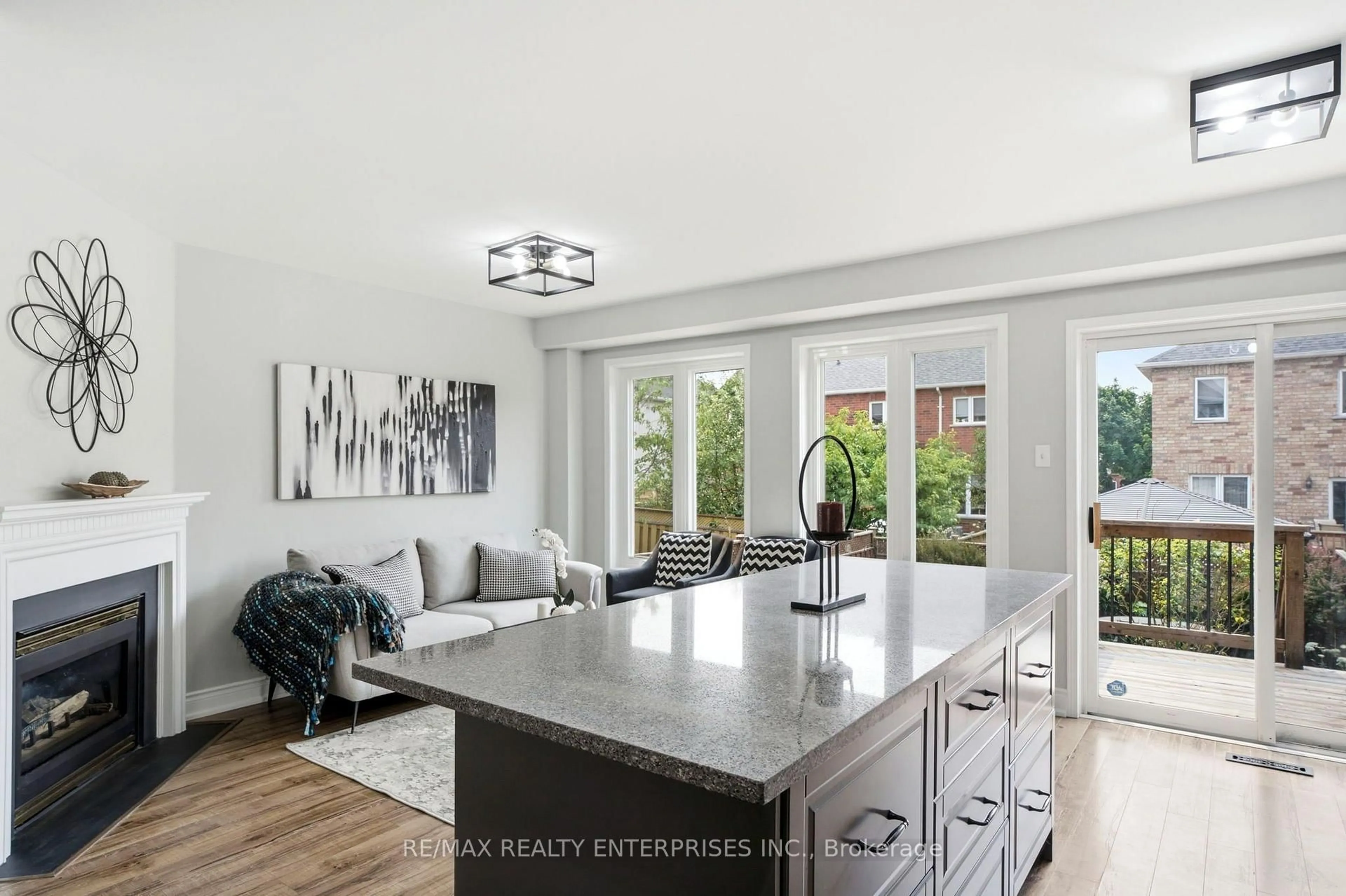 Open concept kitchen, unknown for 6930 Elliott Parliament St, Mississauga Ontario L5W 1B5