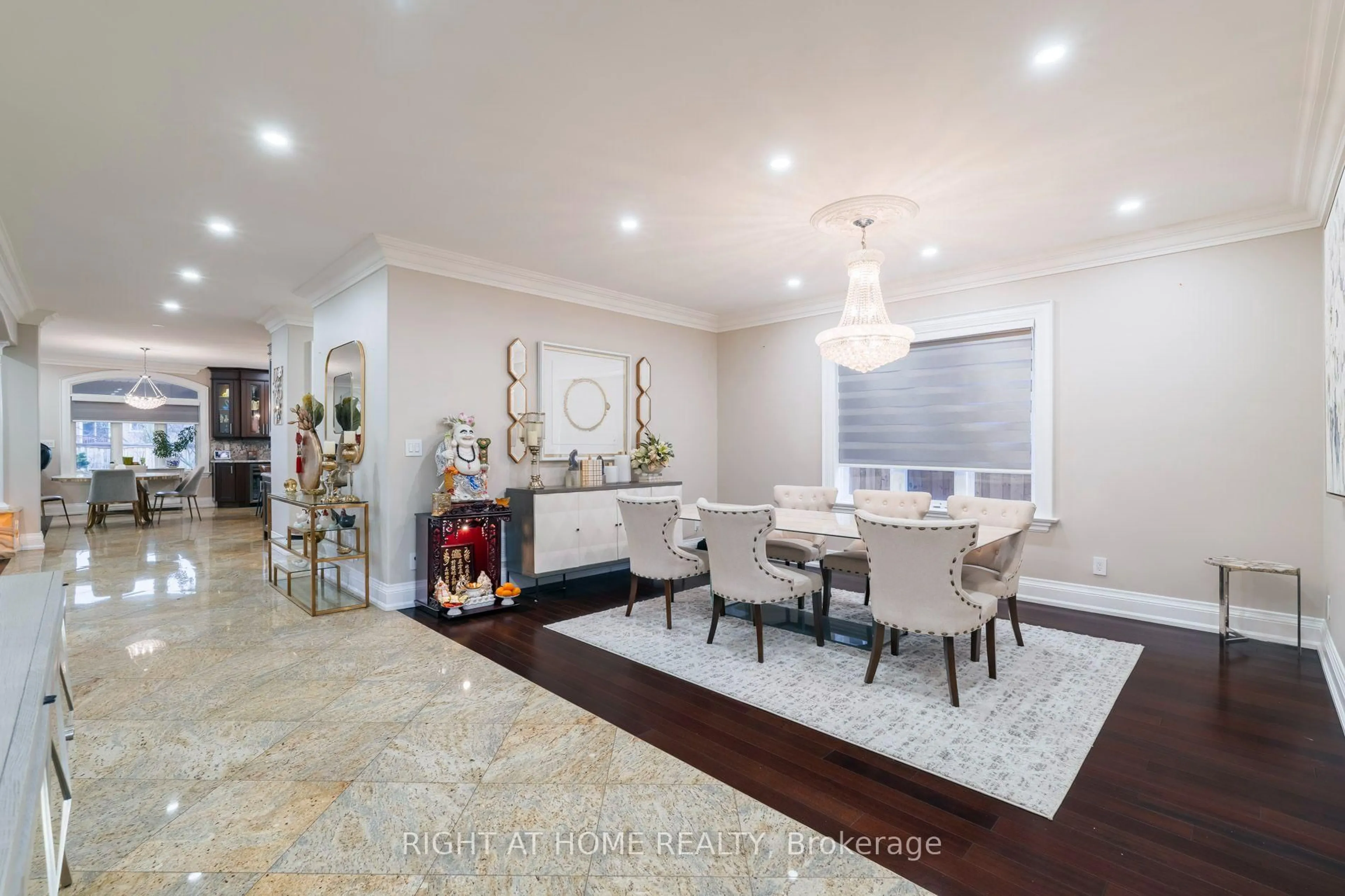 Dining room, ceramic/tile floor for 99 Fairview Rd, Mississauga Ontario L5B 1K7