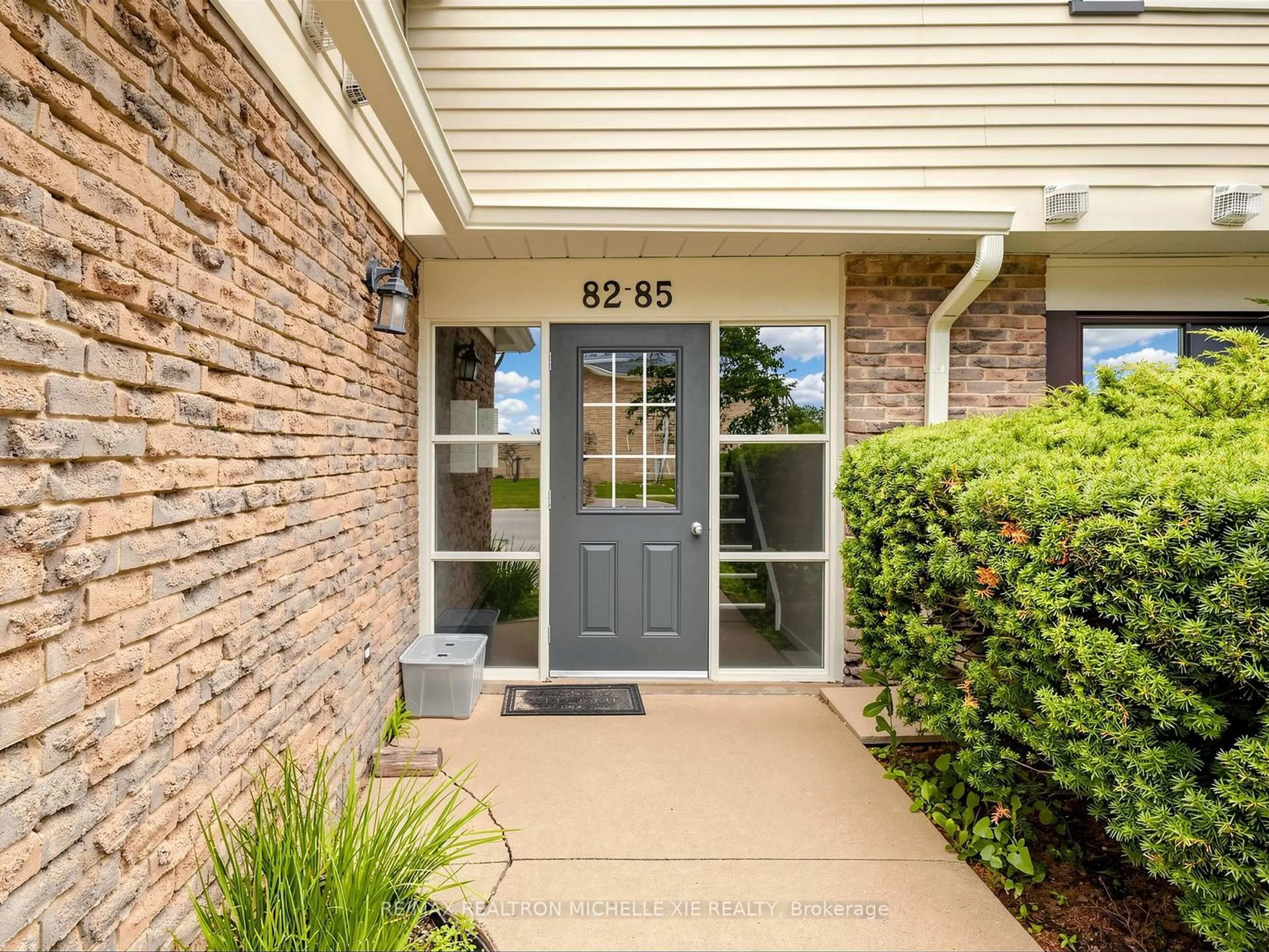 Indoor entryway for 2701 Aquitaine Ave #84, Mississauga Ontario L5N 2H7
