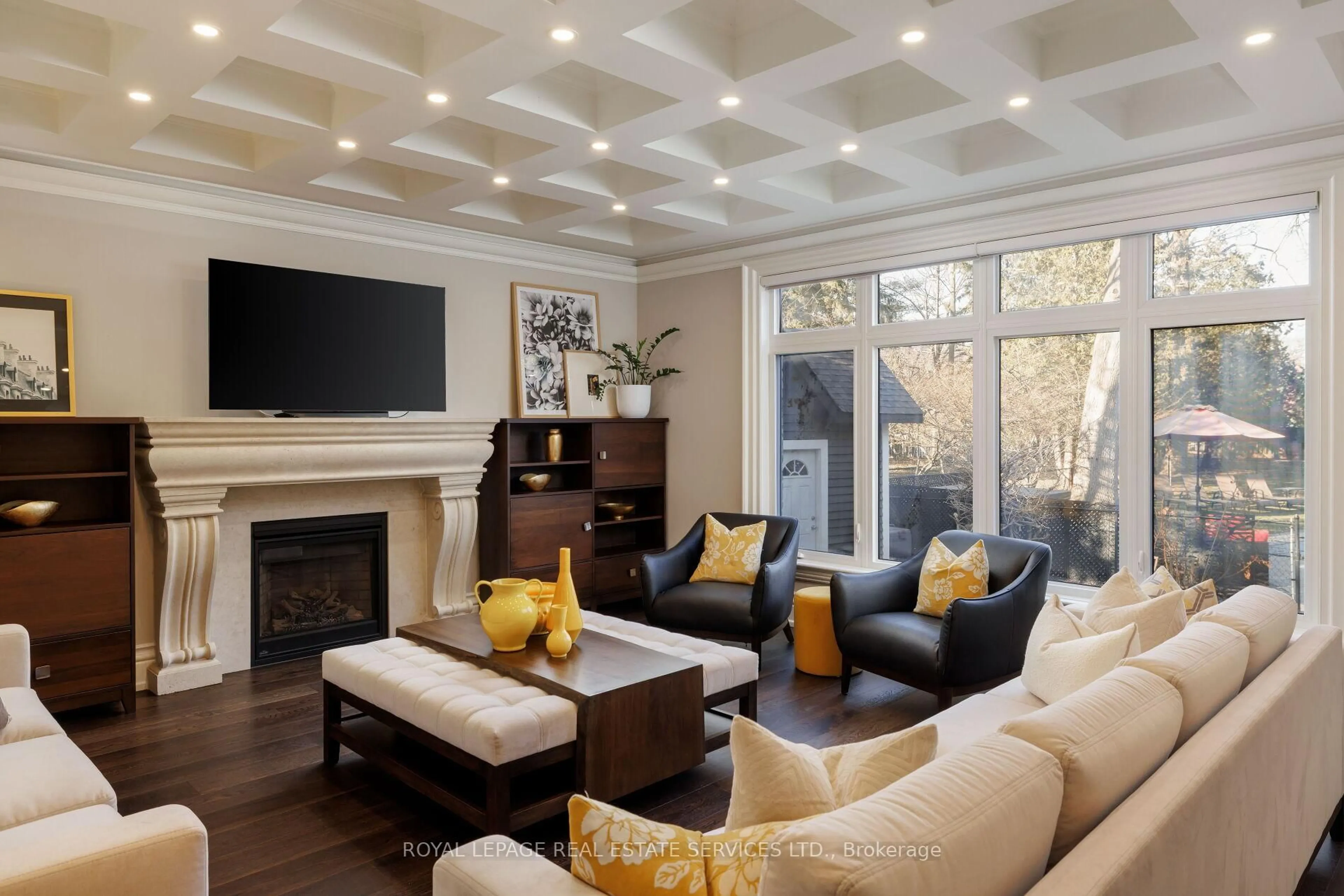 Living room with furniture, unknown for 1165 Garden Rd, Mississauga Ontario L5H 3J5