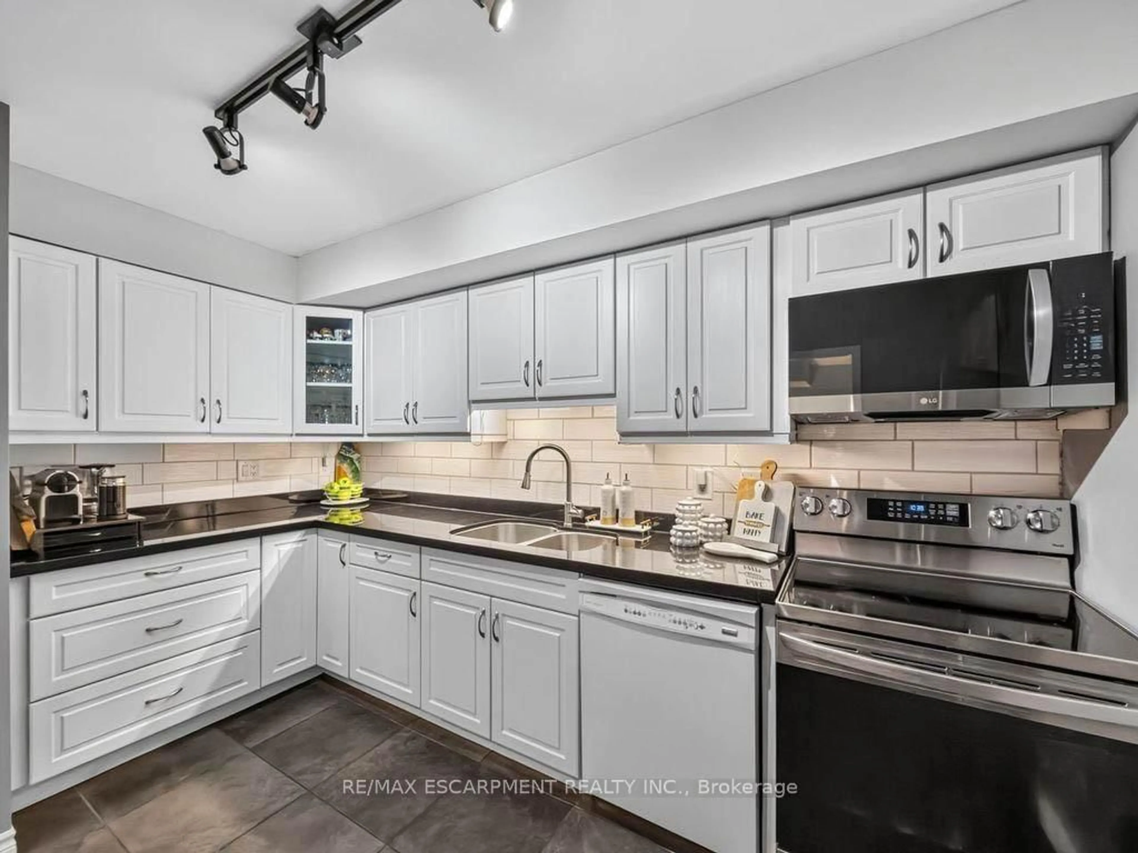 Open concept kitchen, ceramic/tile floor for 2 Valhalla Inn Rd #227, Toronto Ontario M9B 6C3