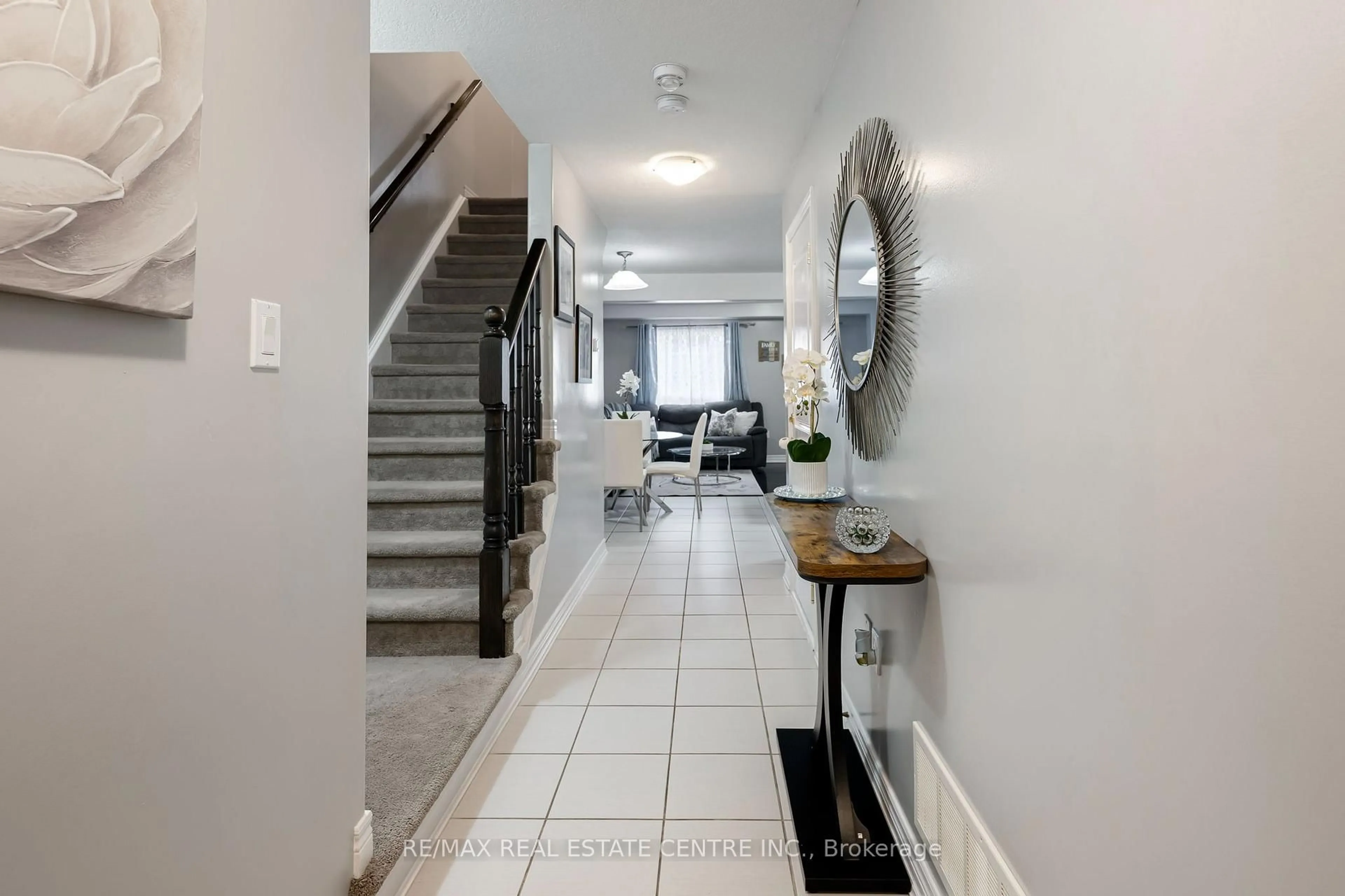 Indoor entryway for 124 Parkinson Cres #67, Orangeville Ontario L9W 6R7