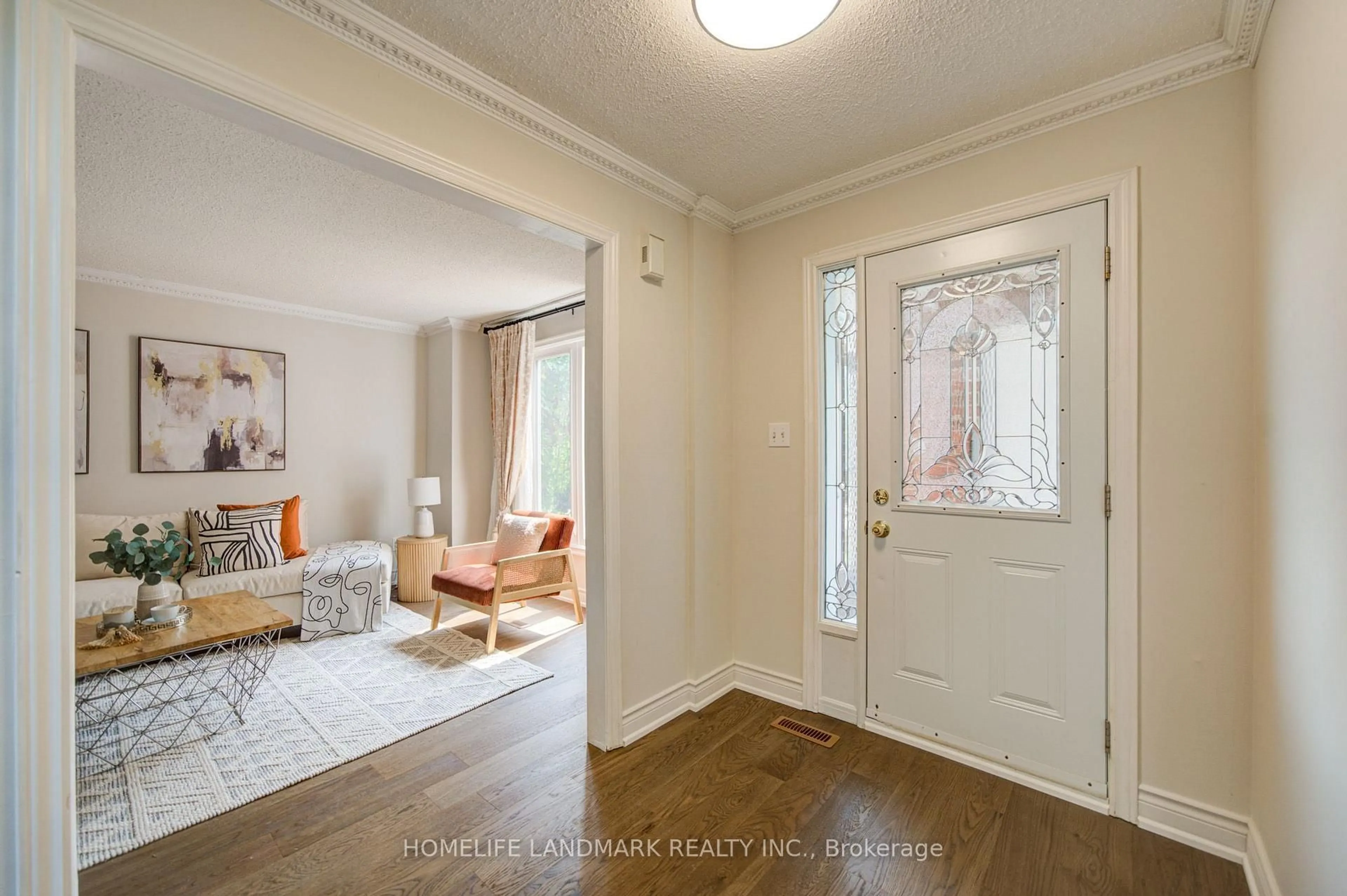Indoor entryway for 1091 Queens Ave, Oakville Ontario L6H 4K9