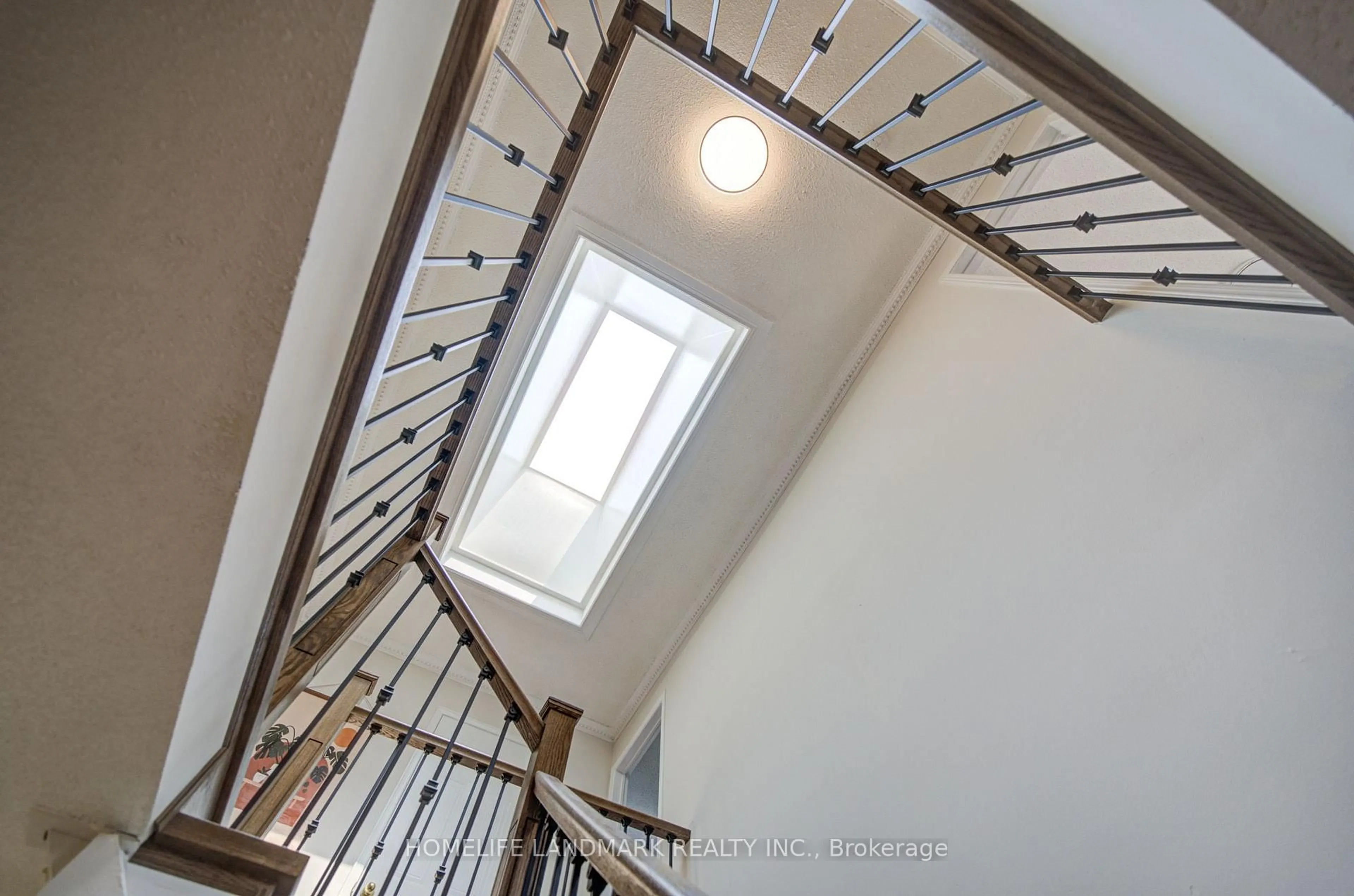 Stairs for 1091 Queens Ave, Oakville Ontario L6H 4K9