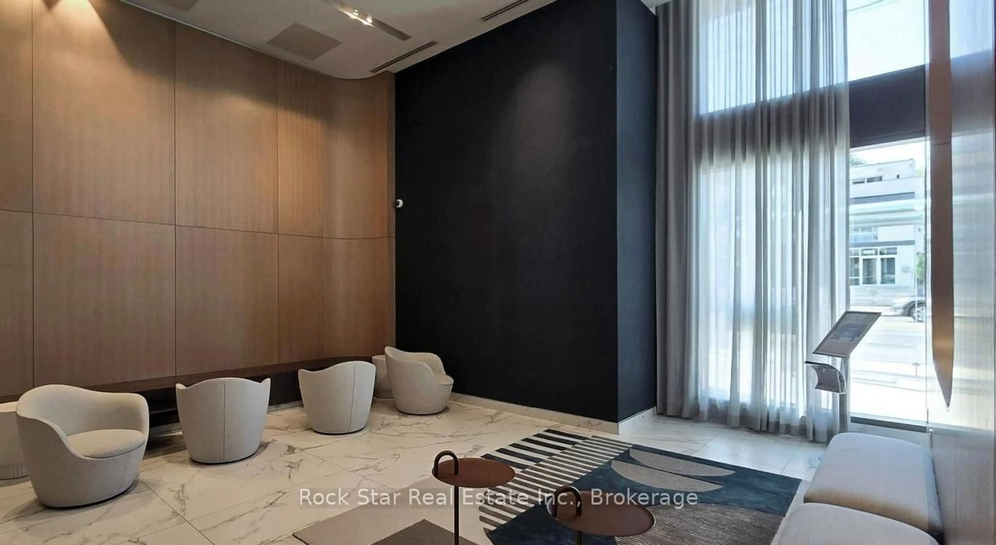 Indoor foyer for 1195 THE QUEENSWAY #418, Toronto Ontario M8Z 0H1