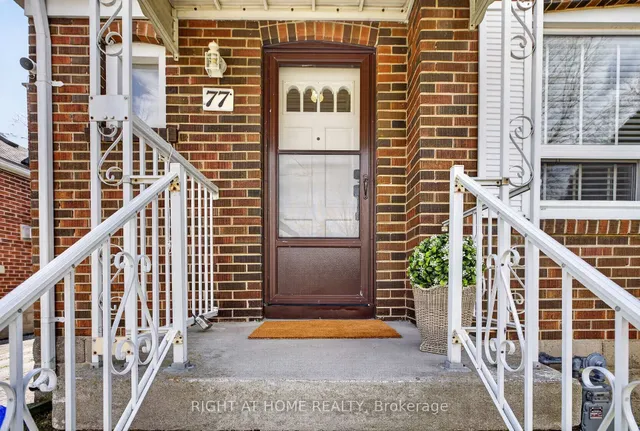 77 Elma St, Toronto 3