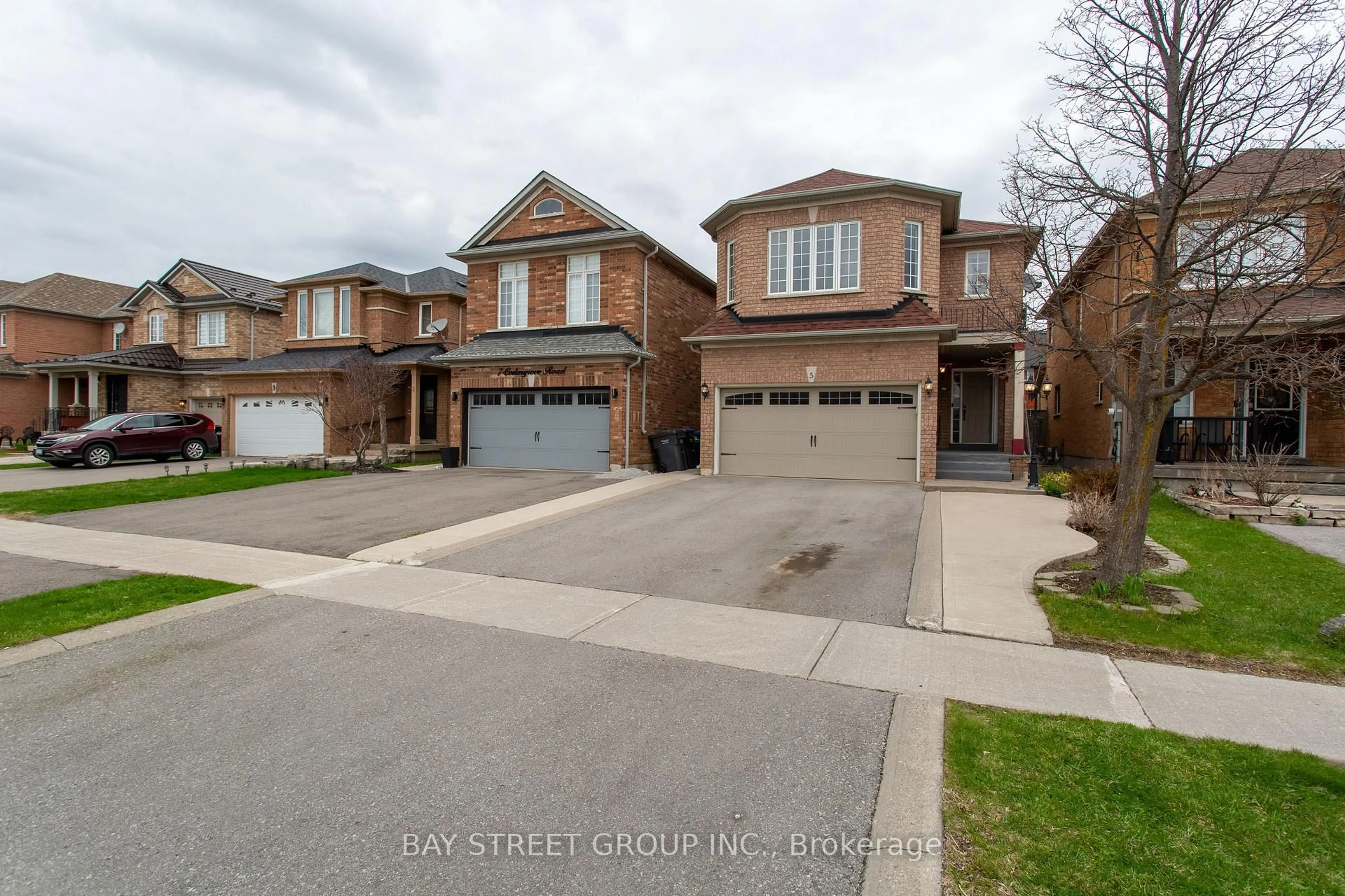 Home with brick exterior material, street for 5 Cedargrove Rd, Caledon Ontario L7E 2L4