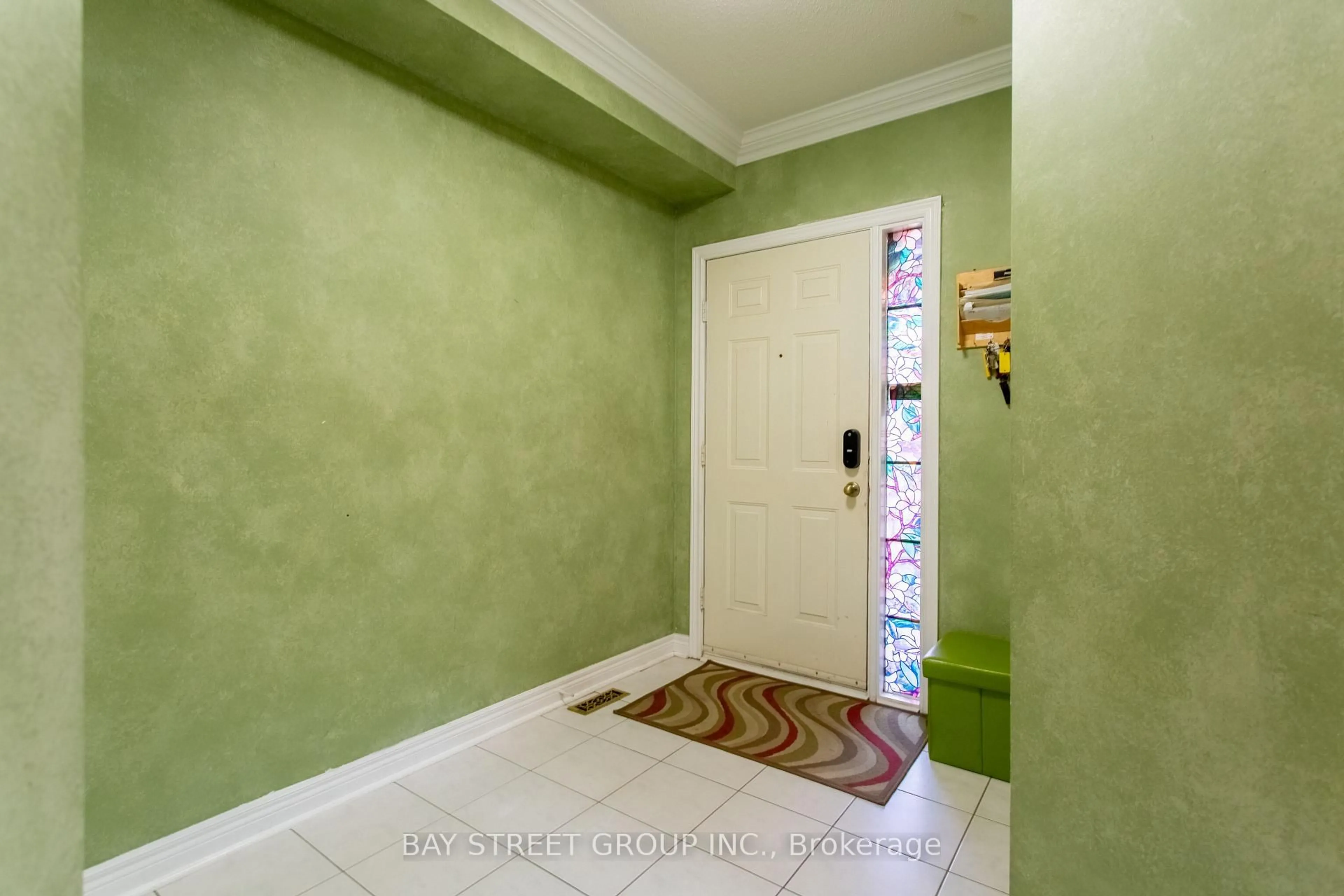 Indoor entryway for 5 Cedargrove Rd, Caledon Ontario L7E 2L4