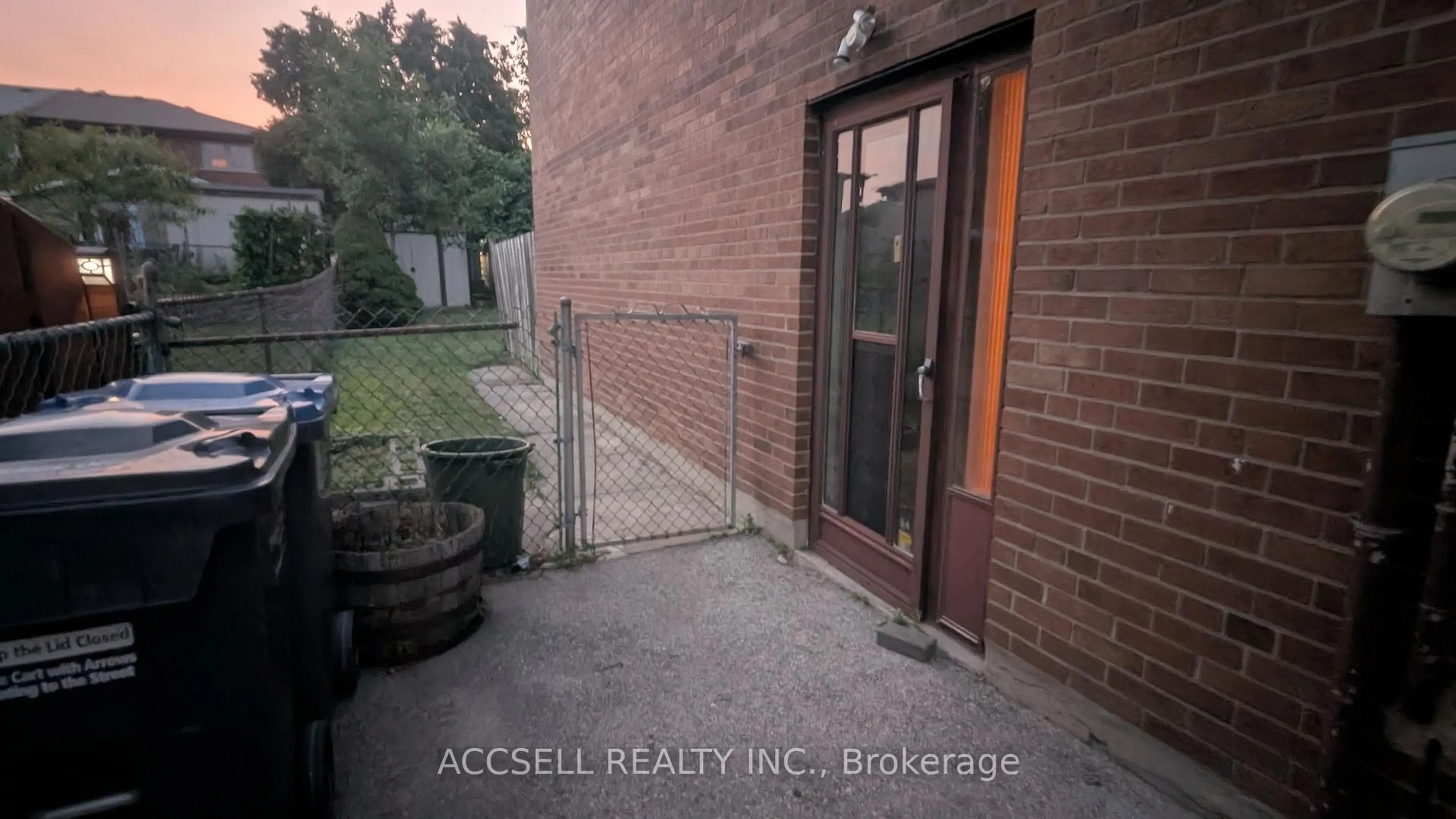 Unknown for 1055 Claredale Rd, Mississauga Ontario L5G 1T5