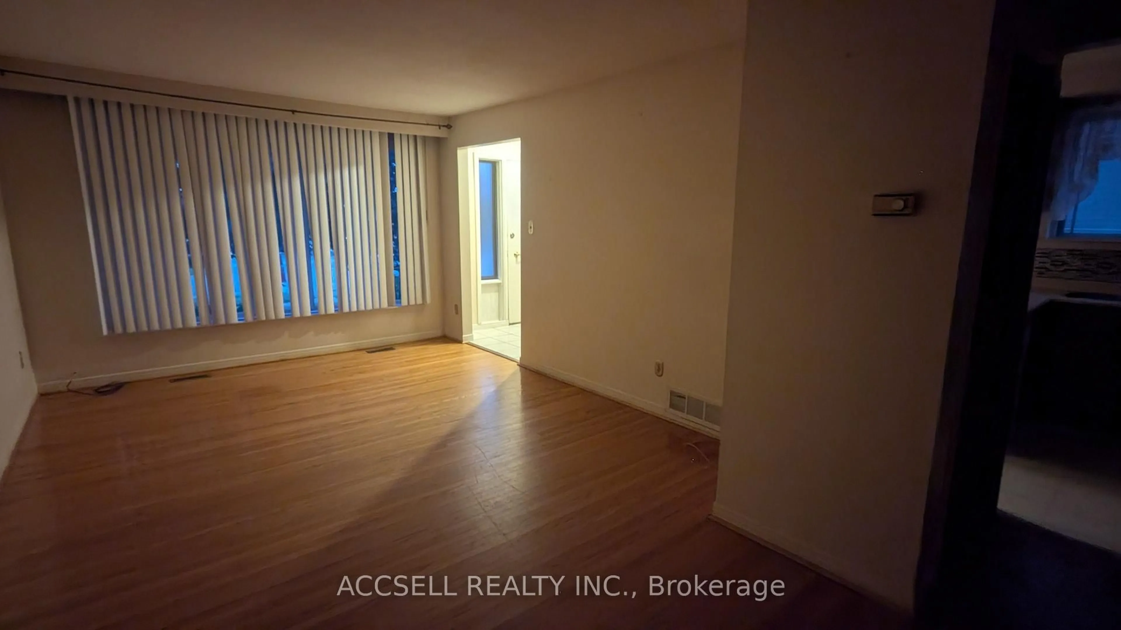 A pic of a room for 1055 Claredale Rd, Mississauga Ontario L5G 1T5