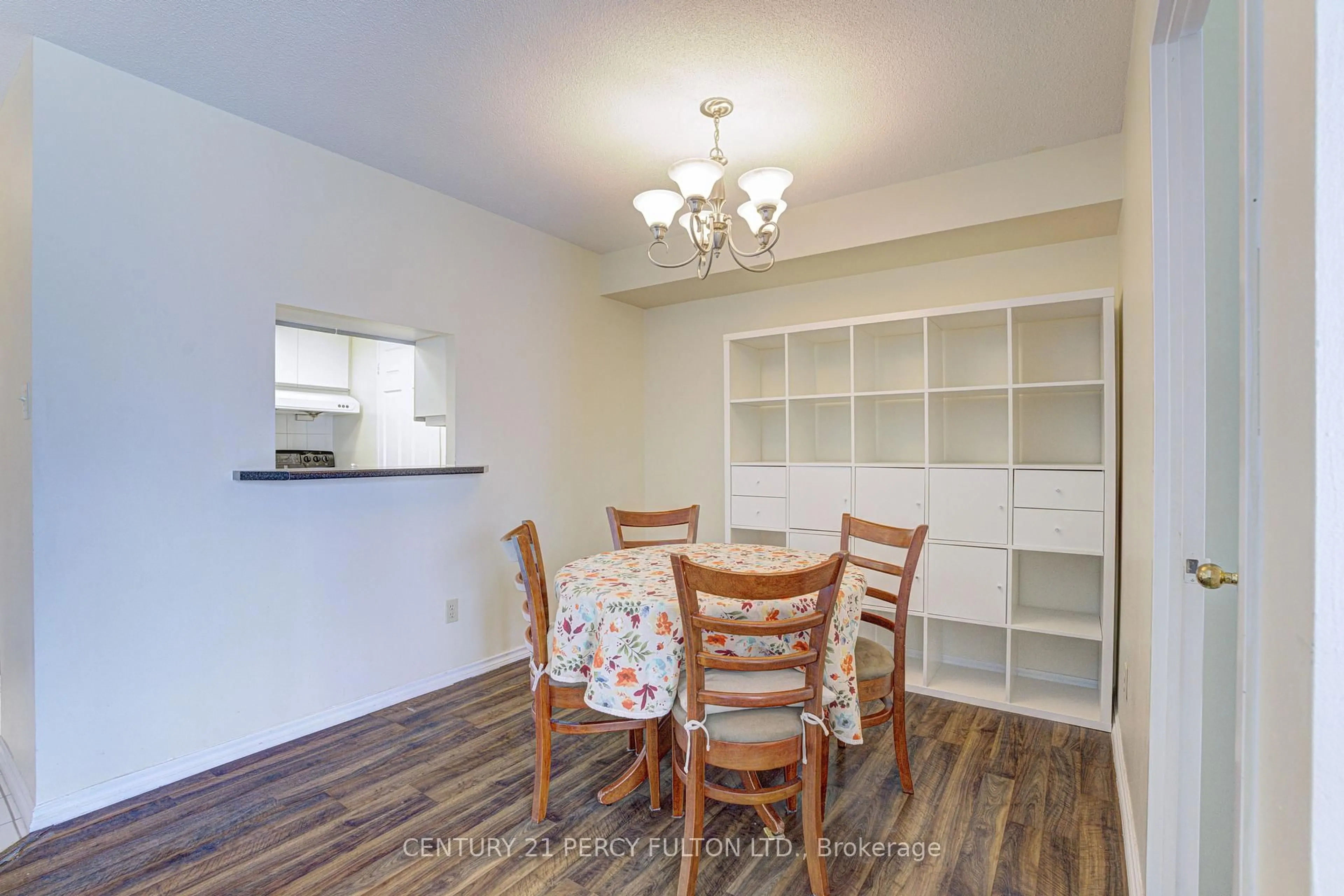 Dining room, wood/laminate floor for 285 Enfield Pl #2006, Mississauga Ontario L5B 3Y6