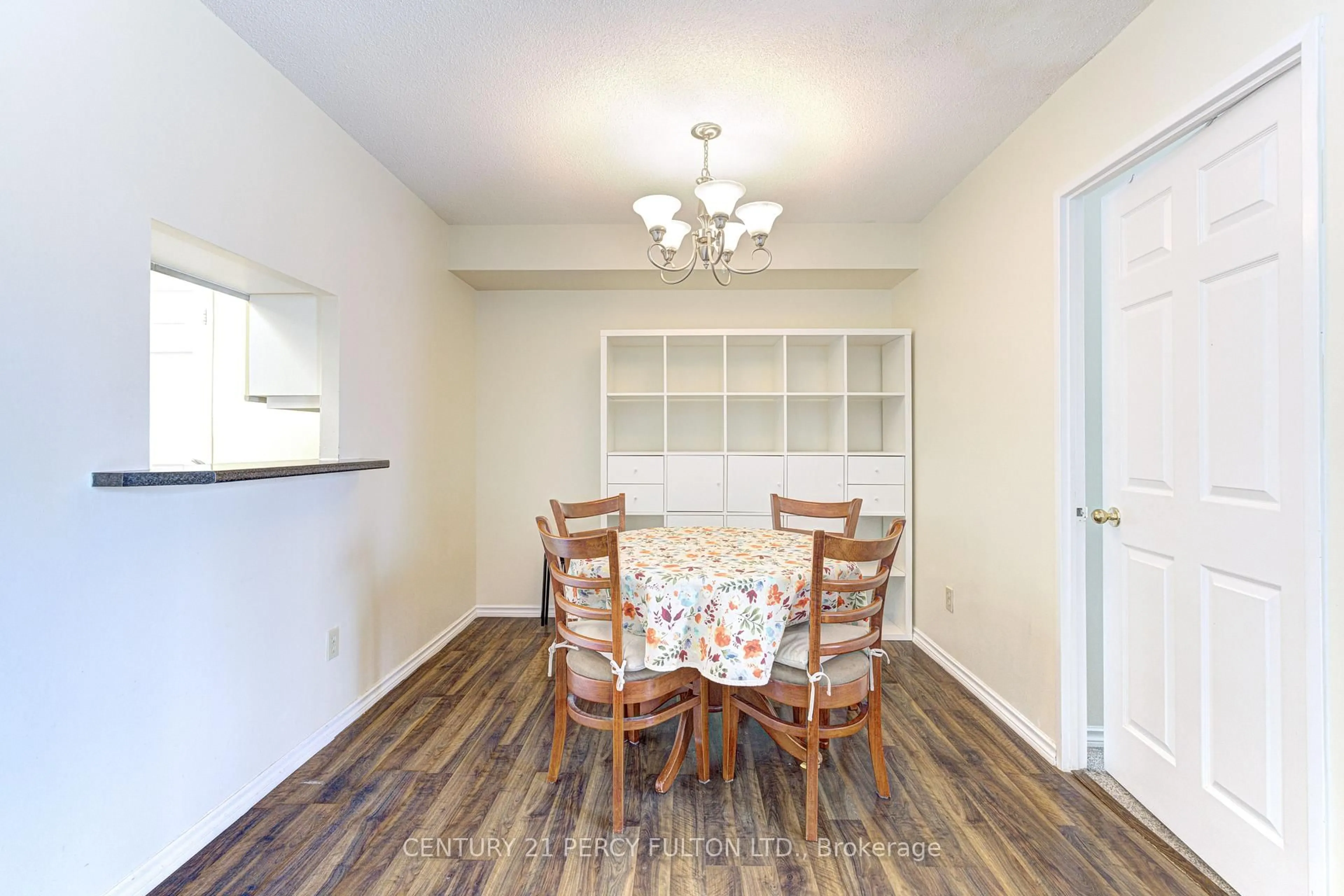 Dining room, wood/laminate floor for 285 Enfield Pl #2006, Mississauga Ontario L5B 3Y6