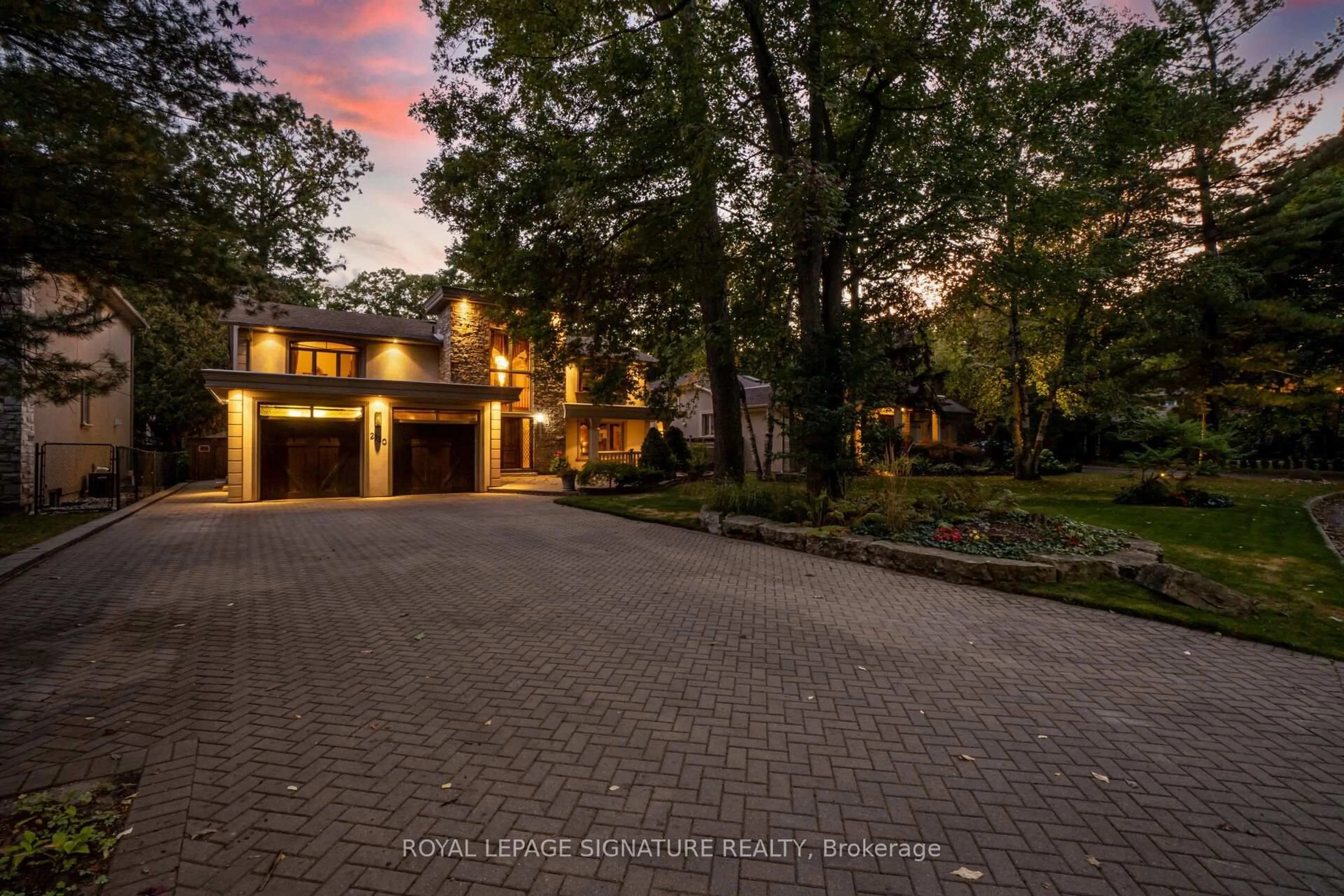 Home with brick exterior material, street for 2130 Autumn Breeze Dr, Mississauga Ontario L5B 1R4