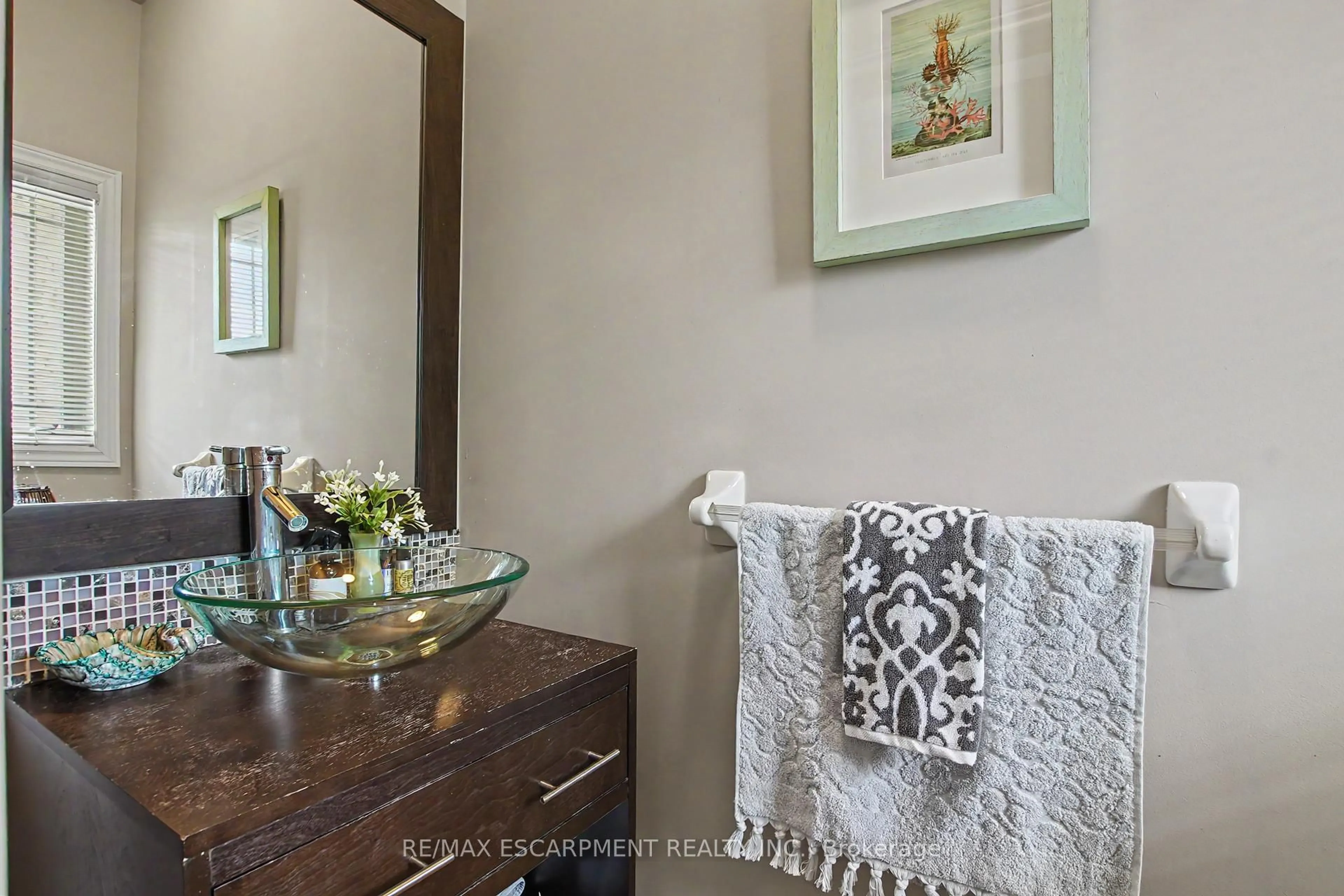 Contemporary bathroom, ceramic/tile floor for 2169 Orchard Rd #11, Burlington Ontario L7L 7H9